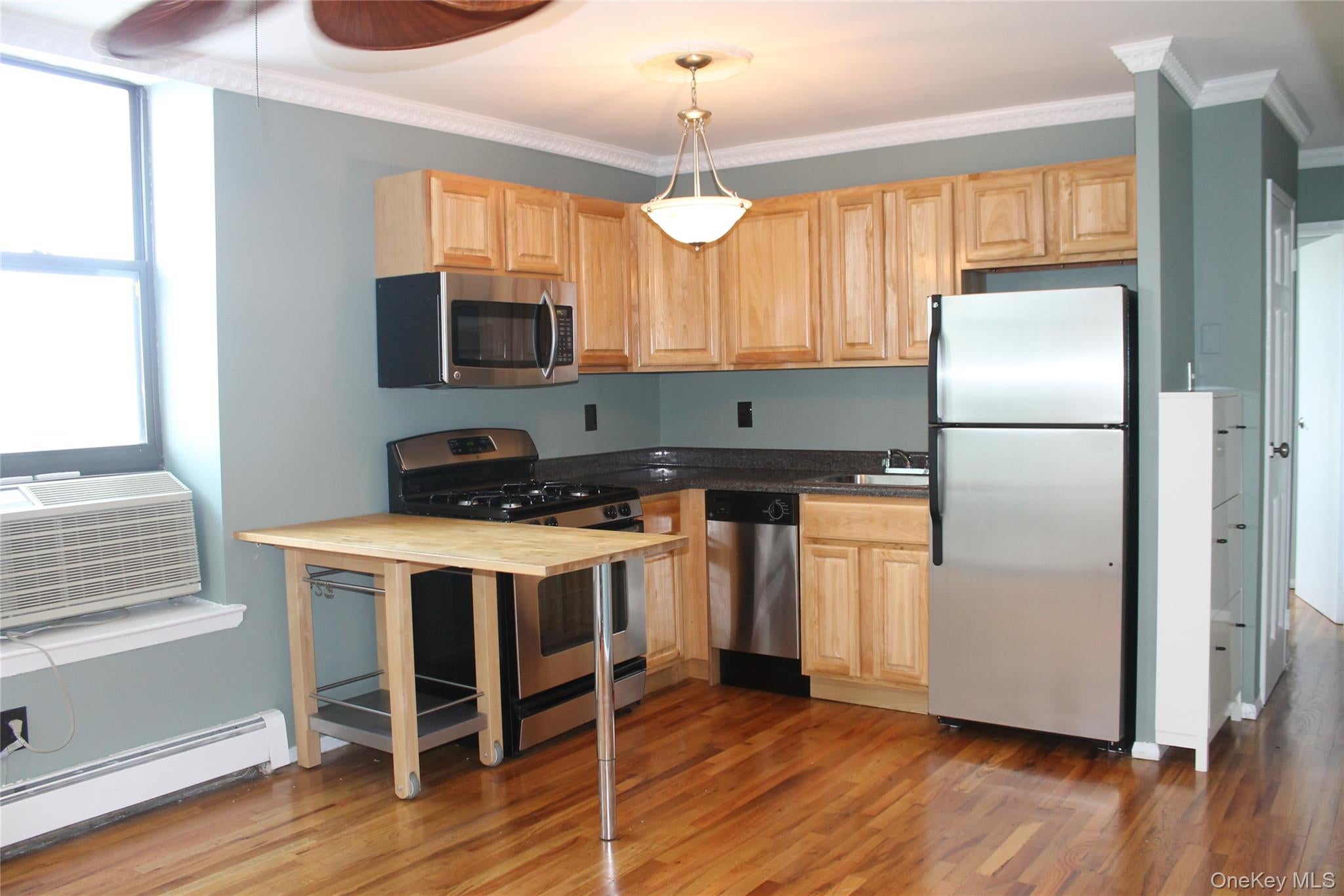 14-23 31 Avenue 4C — photo