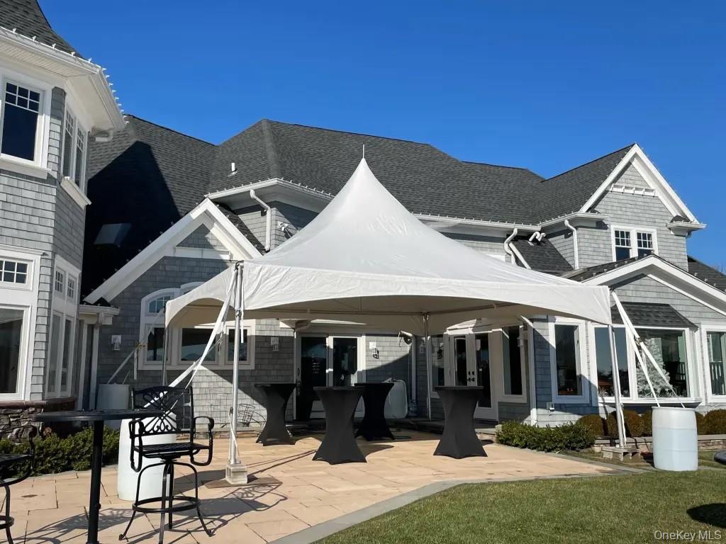 Home in West Islip, NY 11795 — photo 2