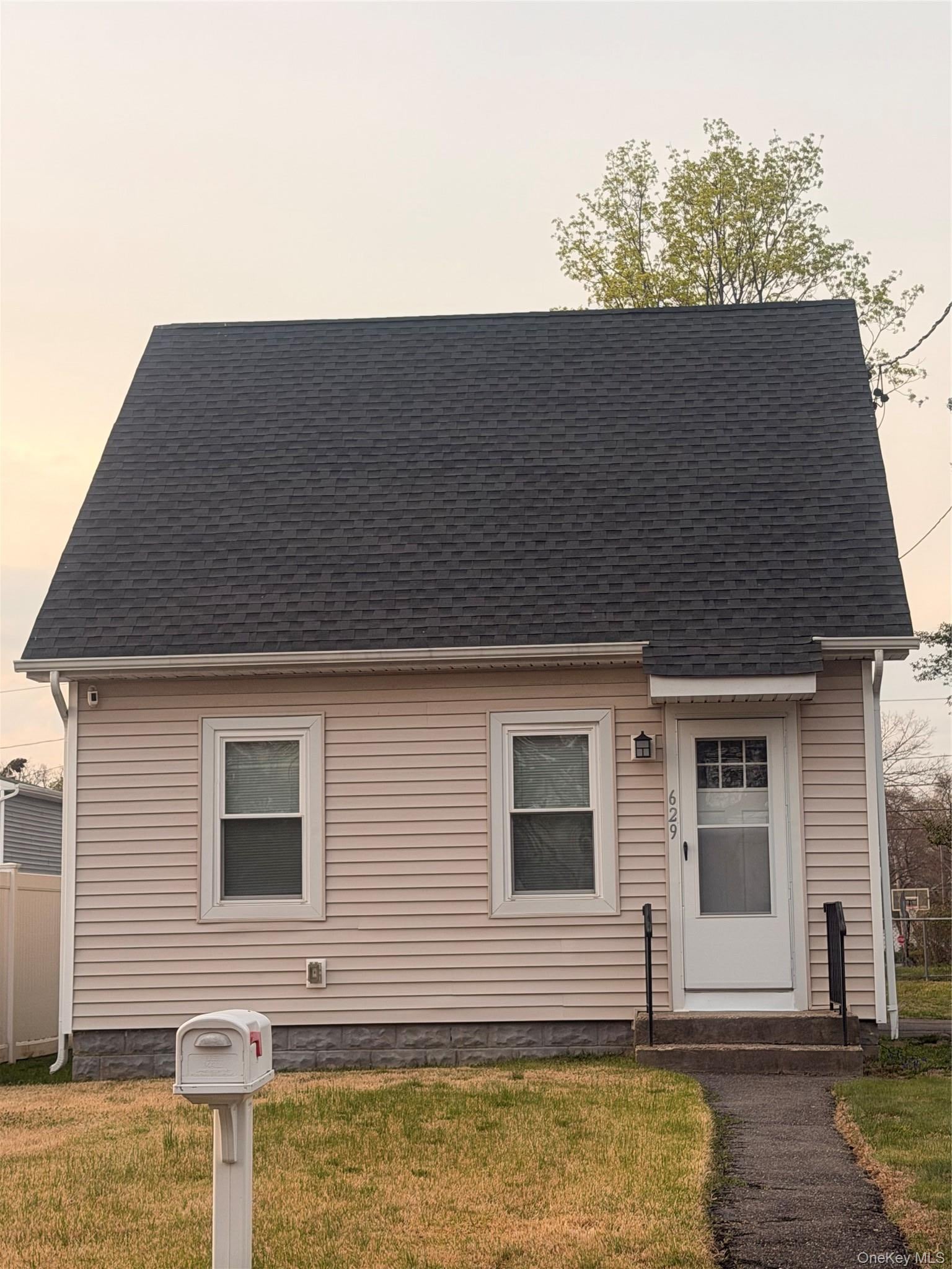 629 Lakeway Drive — photo