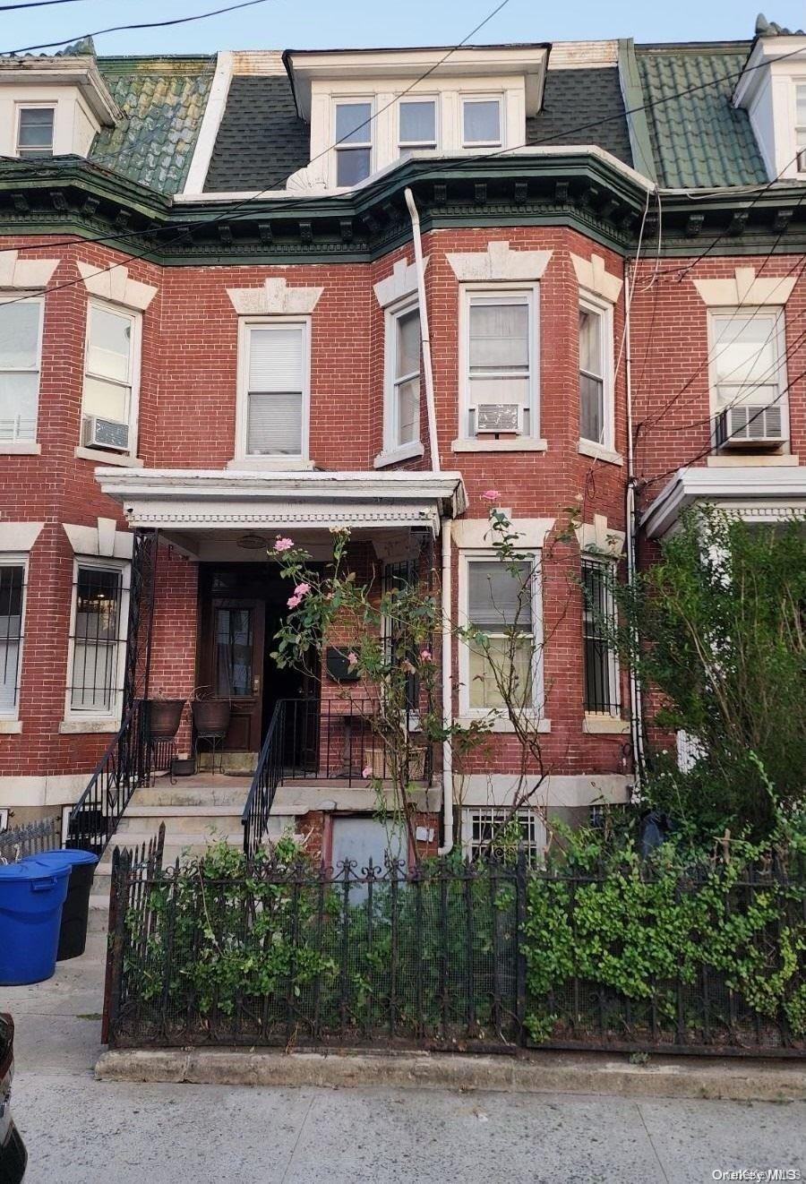 776 Hewitt — photo