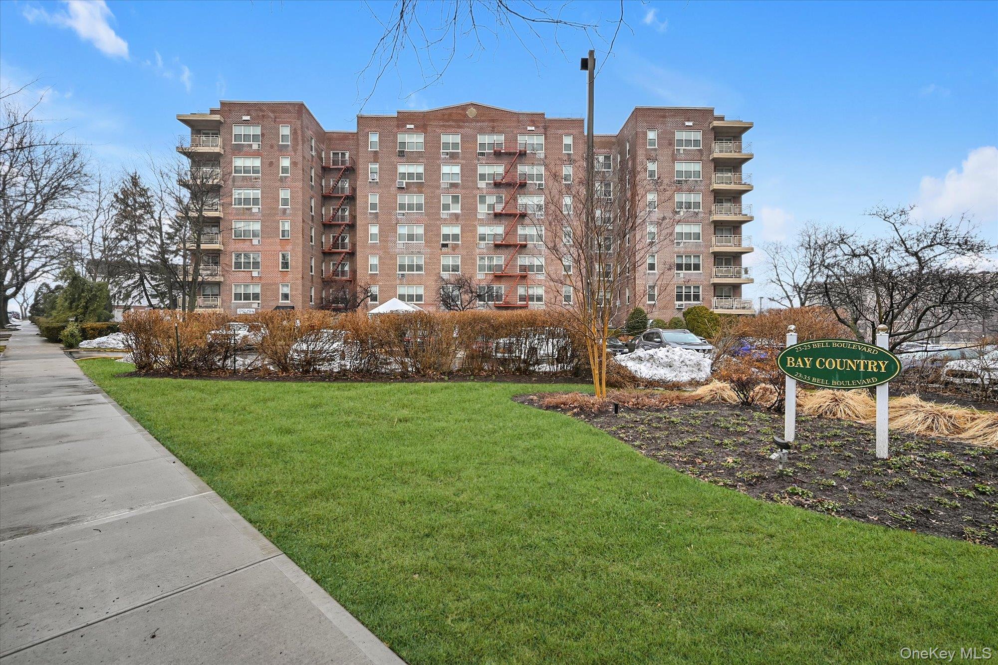 23-25 Bell Boulevard 6J — photo
