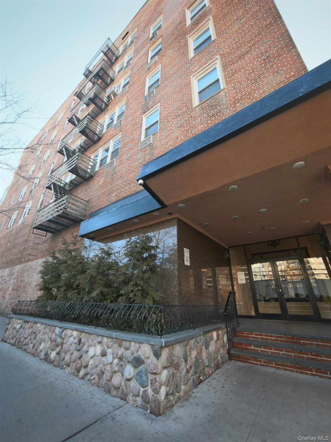 134-54 Maple Avenue 2W — photo