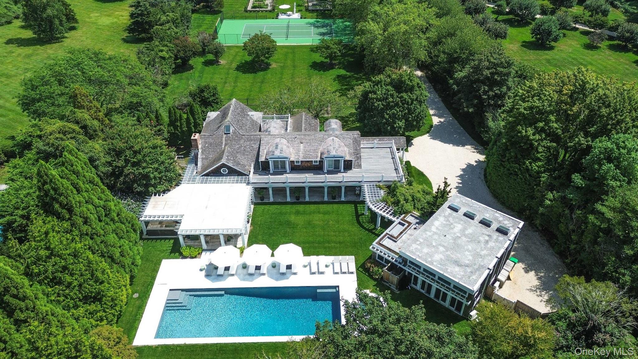 Home in Bridgehampton, NY 11932 — photo 2