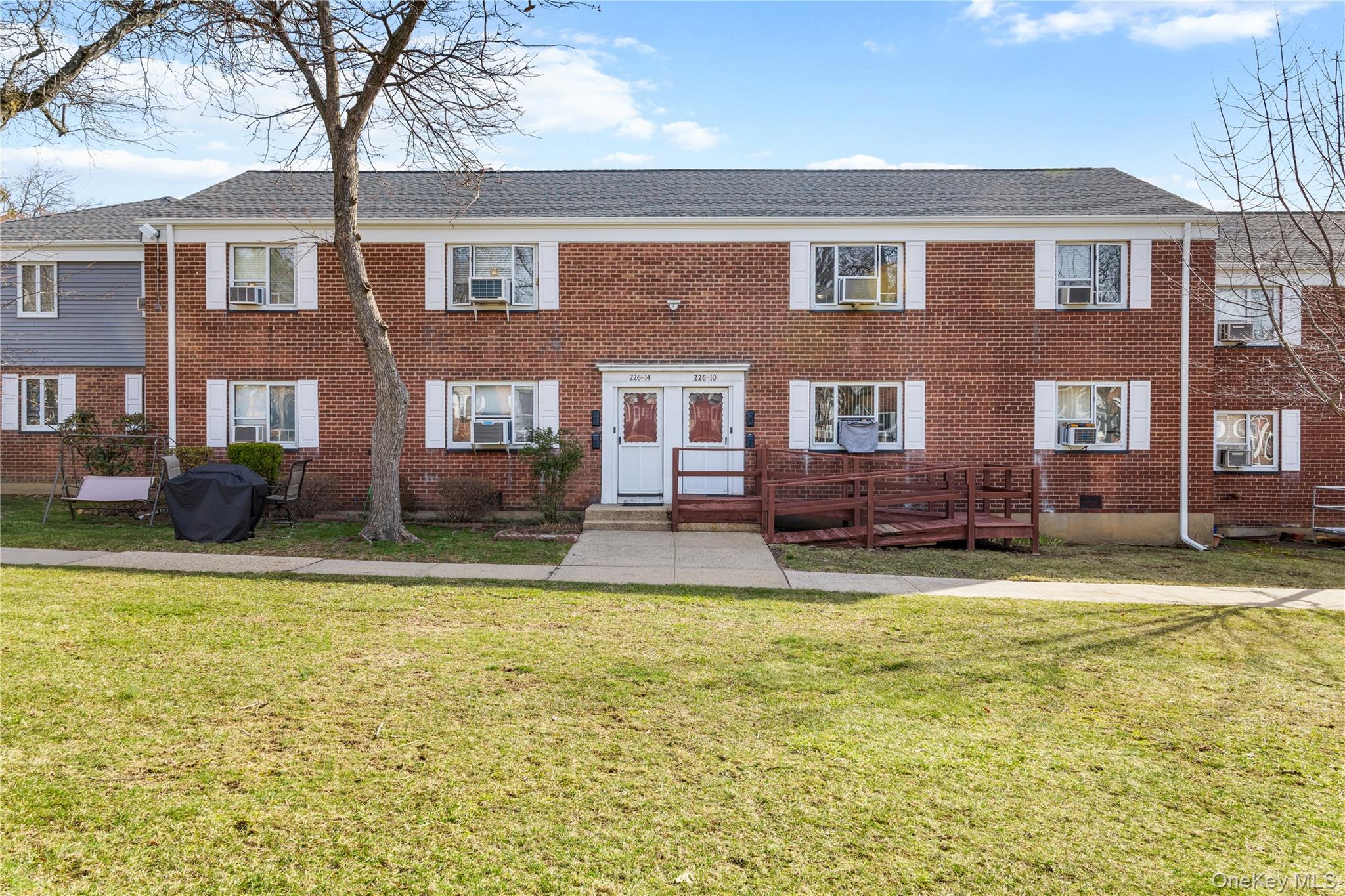 226-10 Manor Road Upper — photo