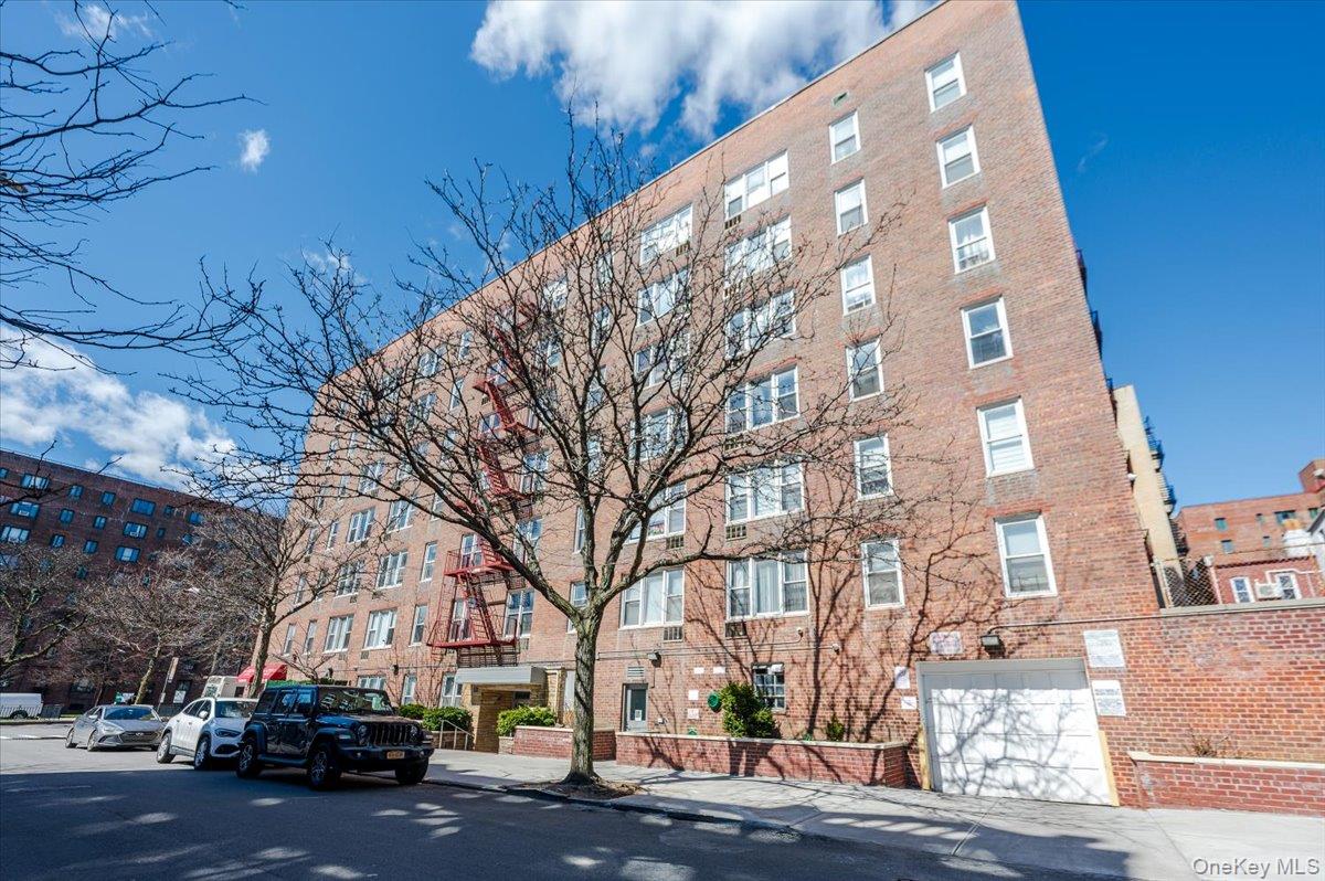 1332 Metropolitan Avenue 4K — photo