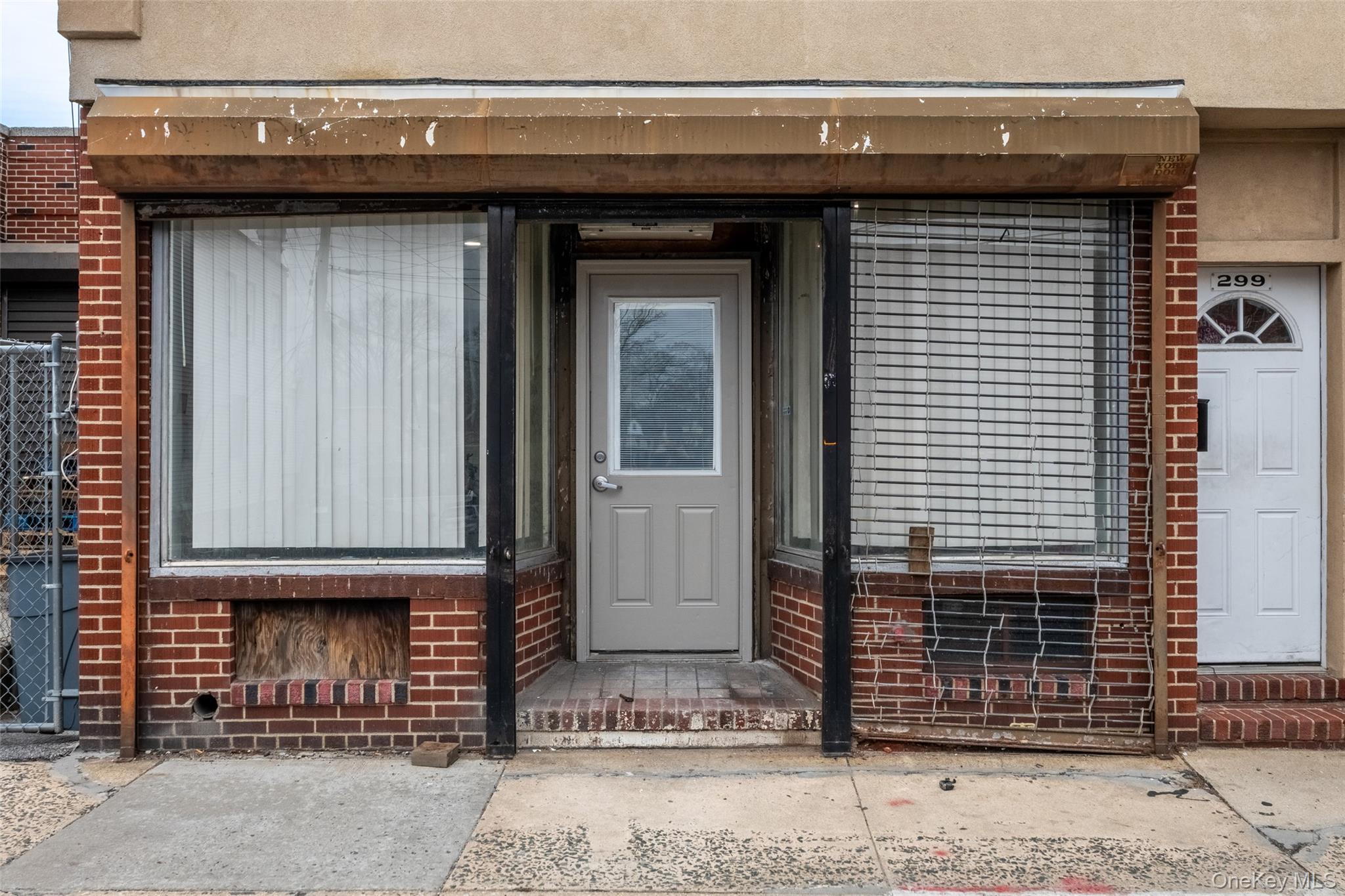 299 E Third Street Store Front — photo