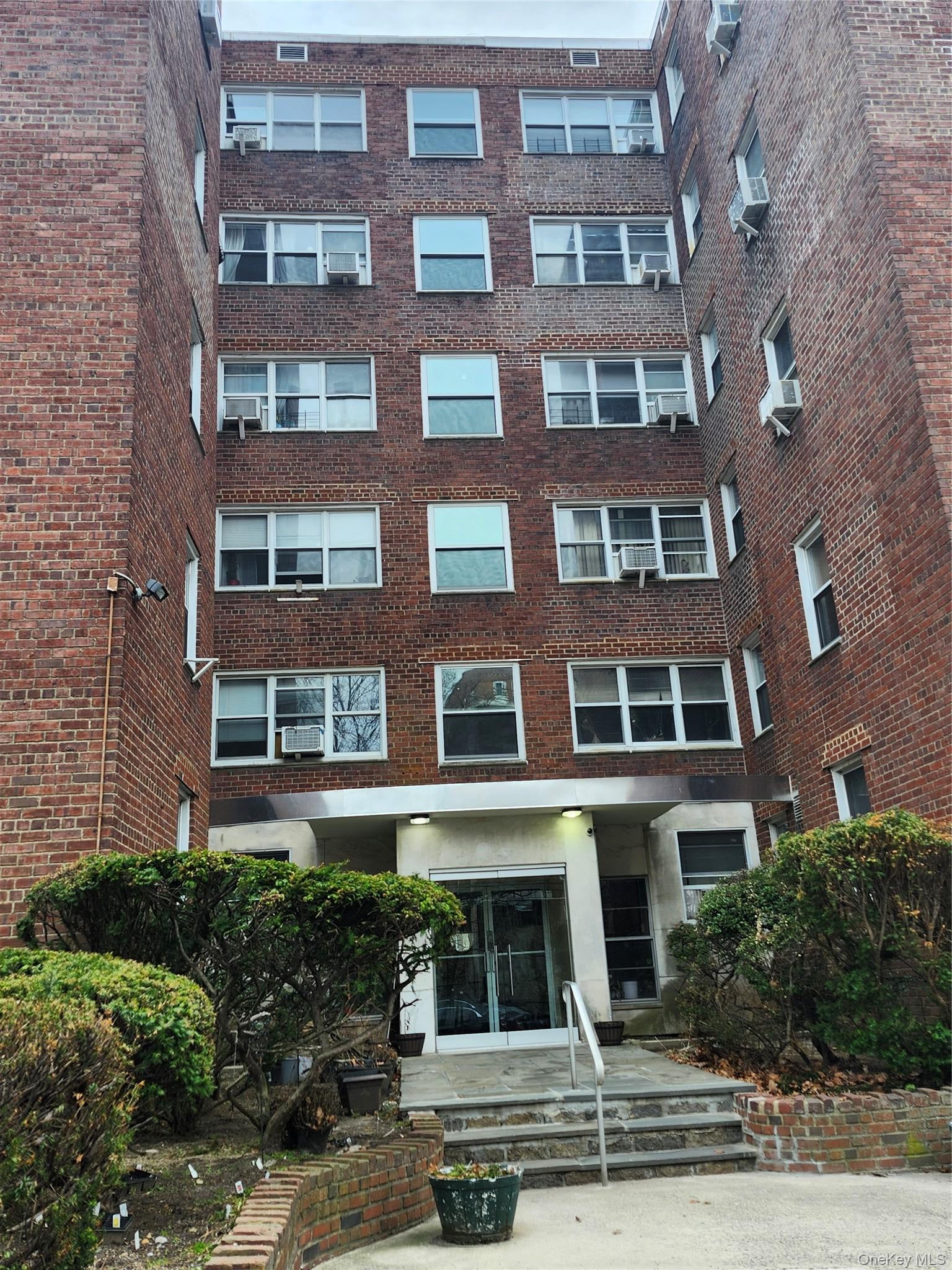 1234 Midland Avenue 3E — photo