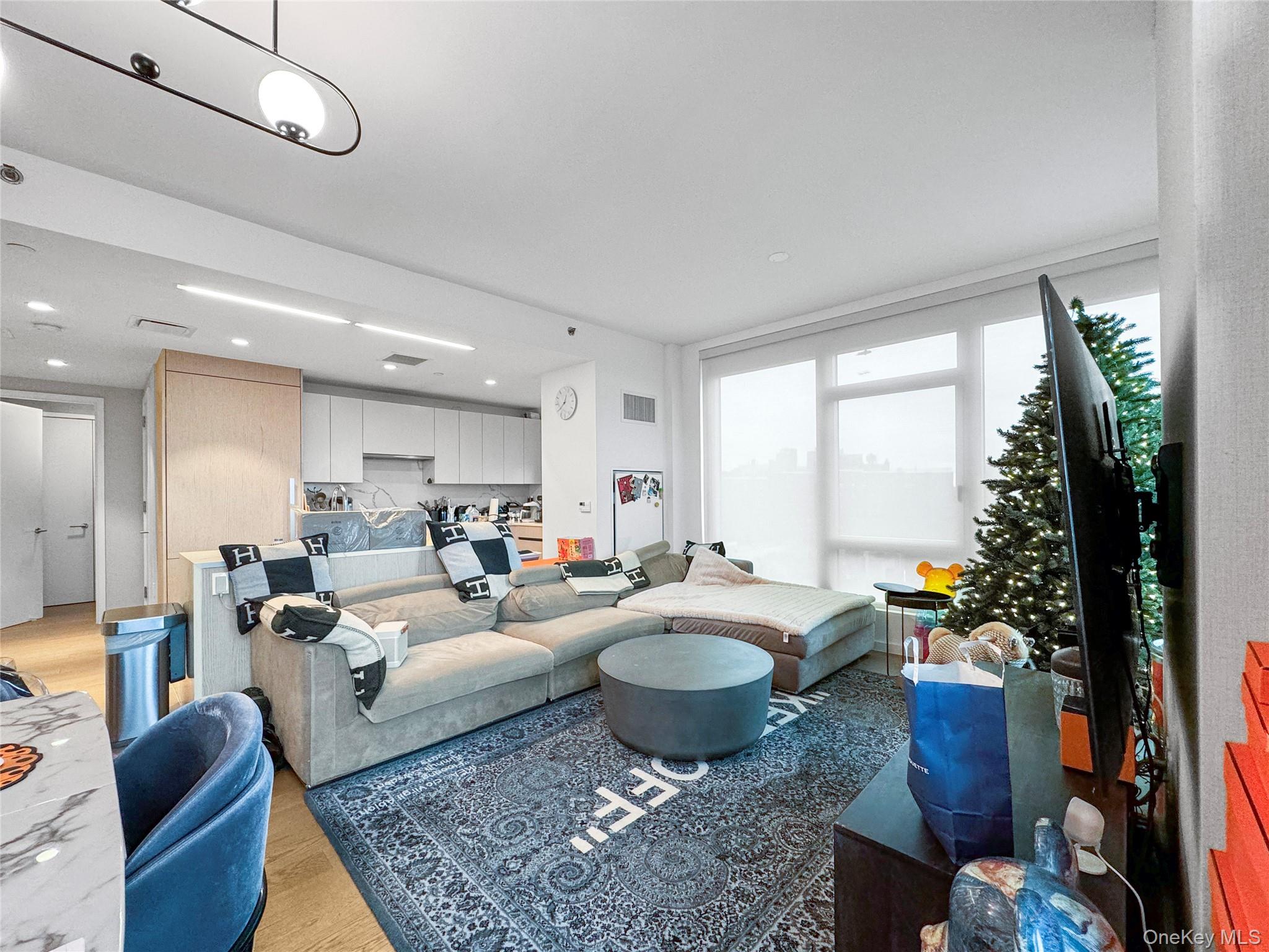 13327 39th Avenue 5Q — photo