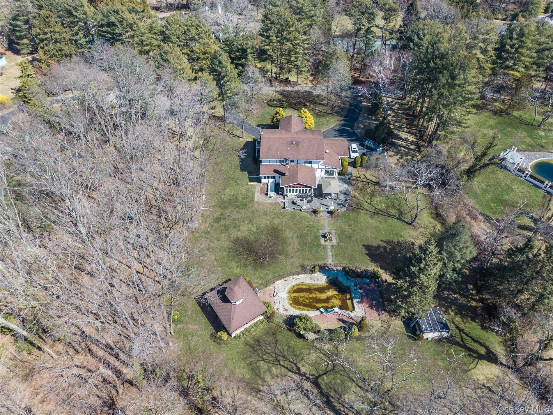 Home in Glen Head, NY 11545 — photo 3