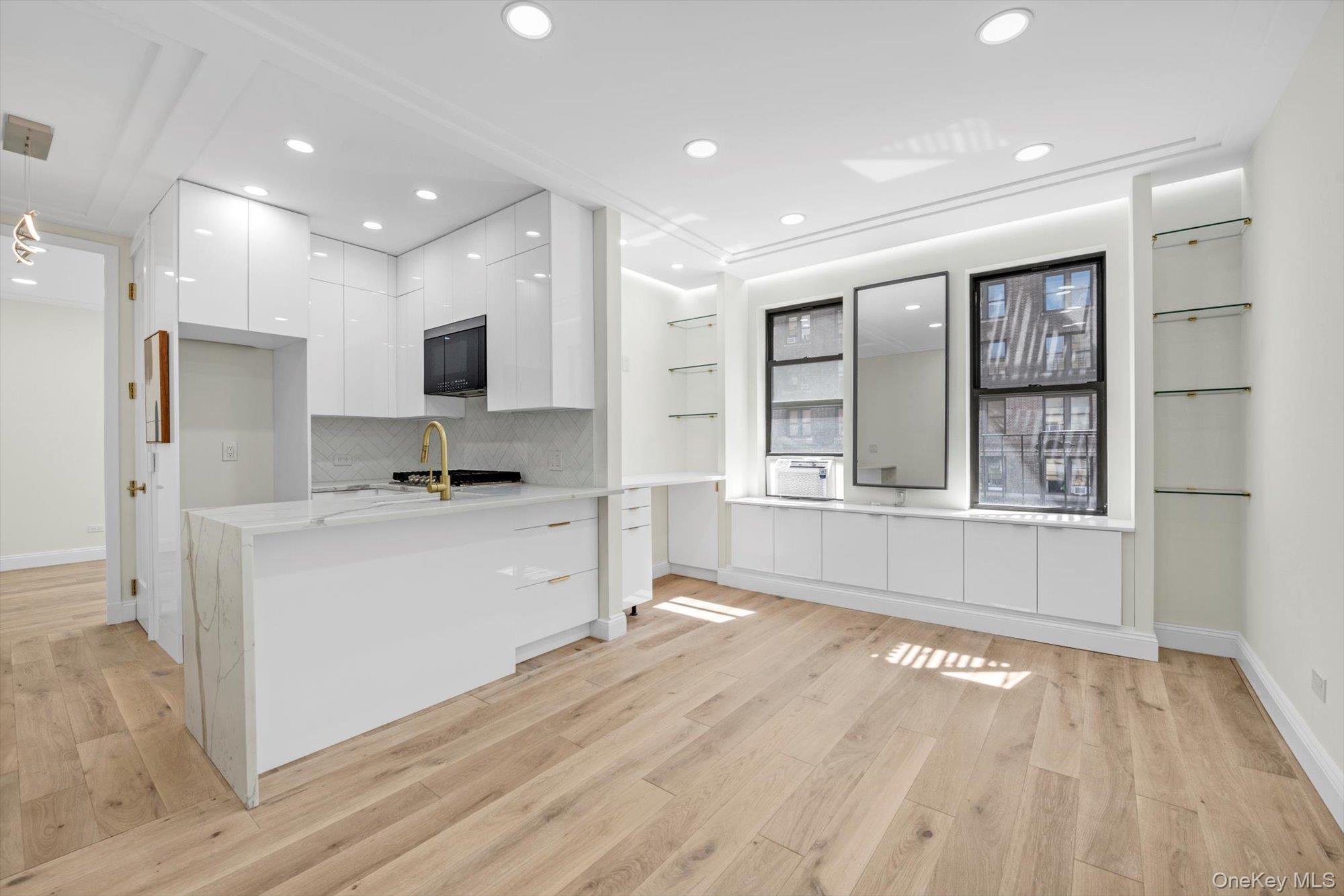 741 W End Avenue 4B — photo