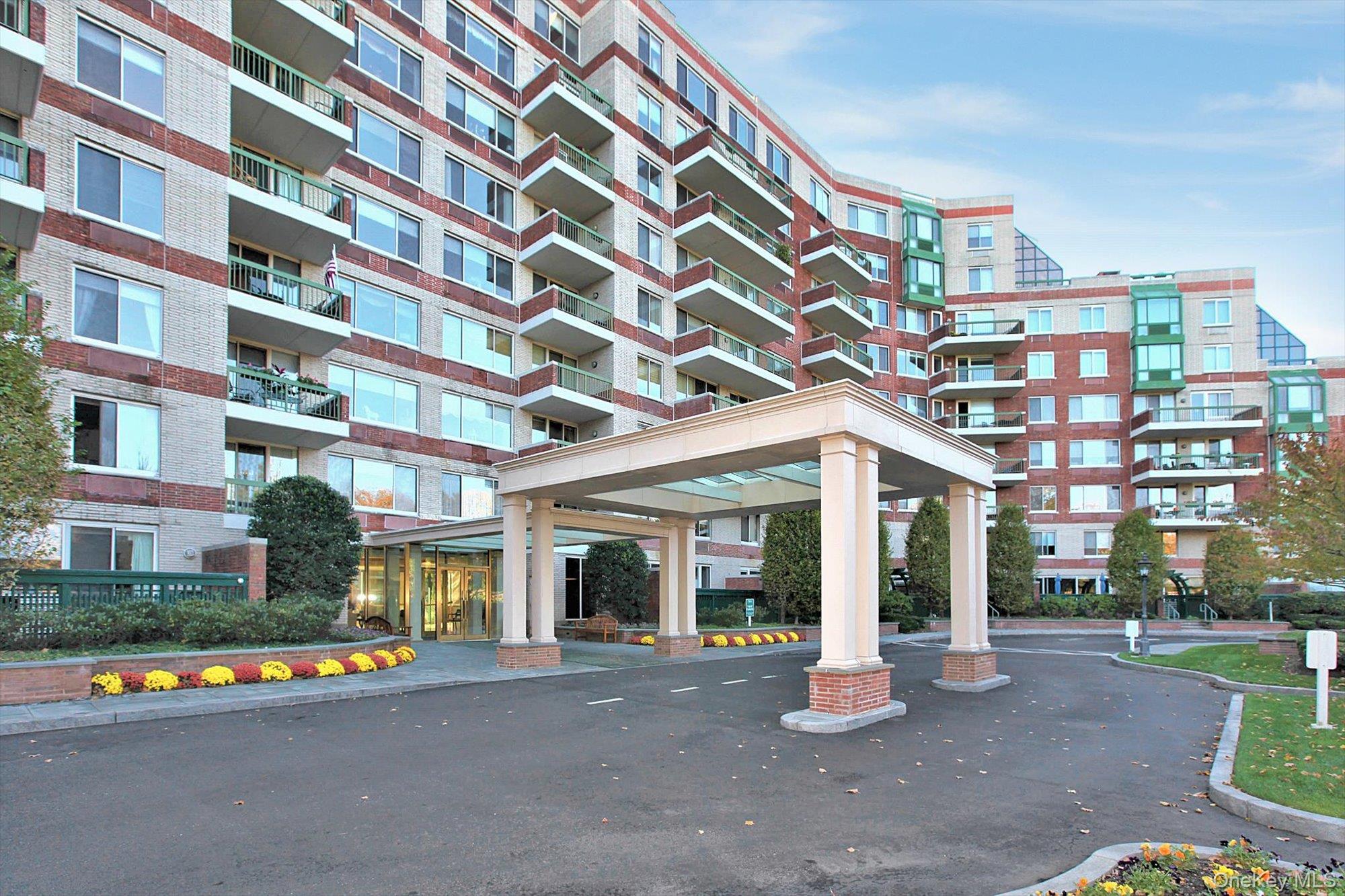 100 Hilton Avenue M3 — photo