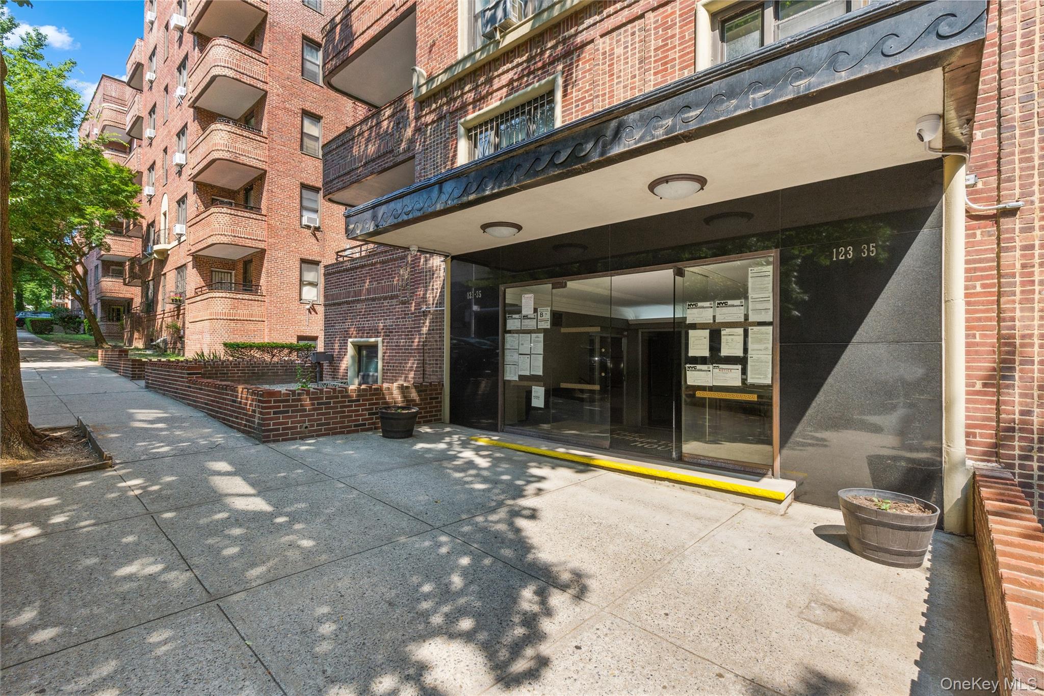 123-35 82nd Road 4D — photo