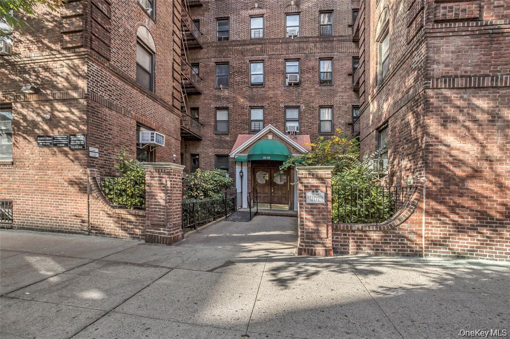 35-40 82nd Street 4C — photo