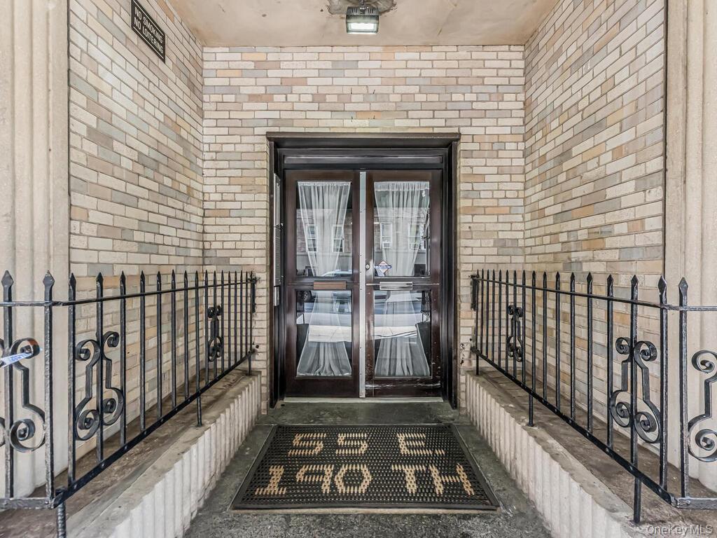 55 E 190 57 — photo
