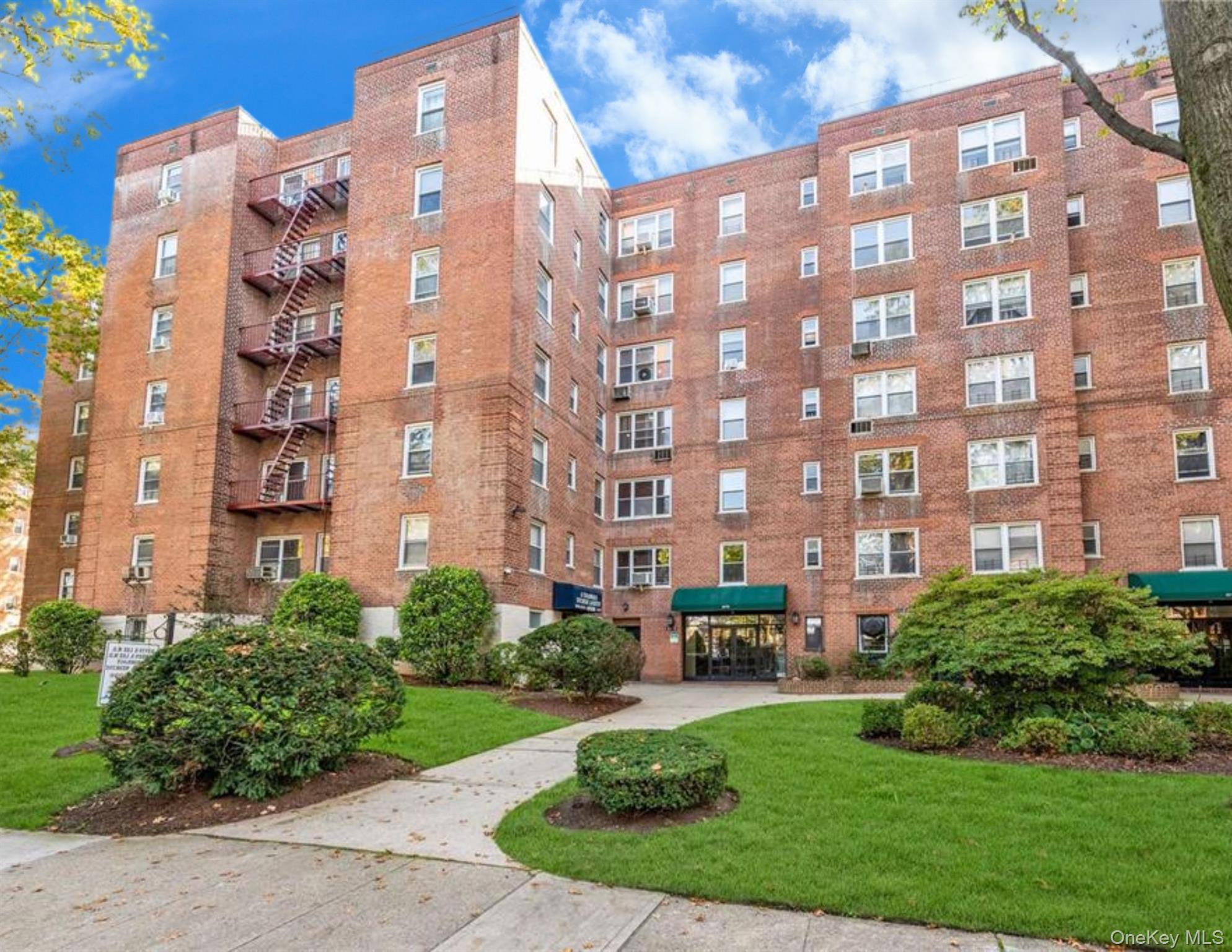27-04 Parsons Boulevard 2G — photo