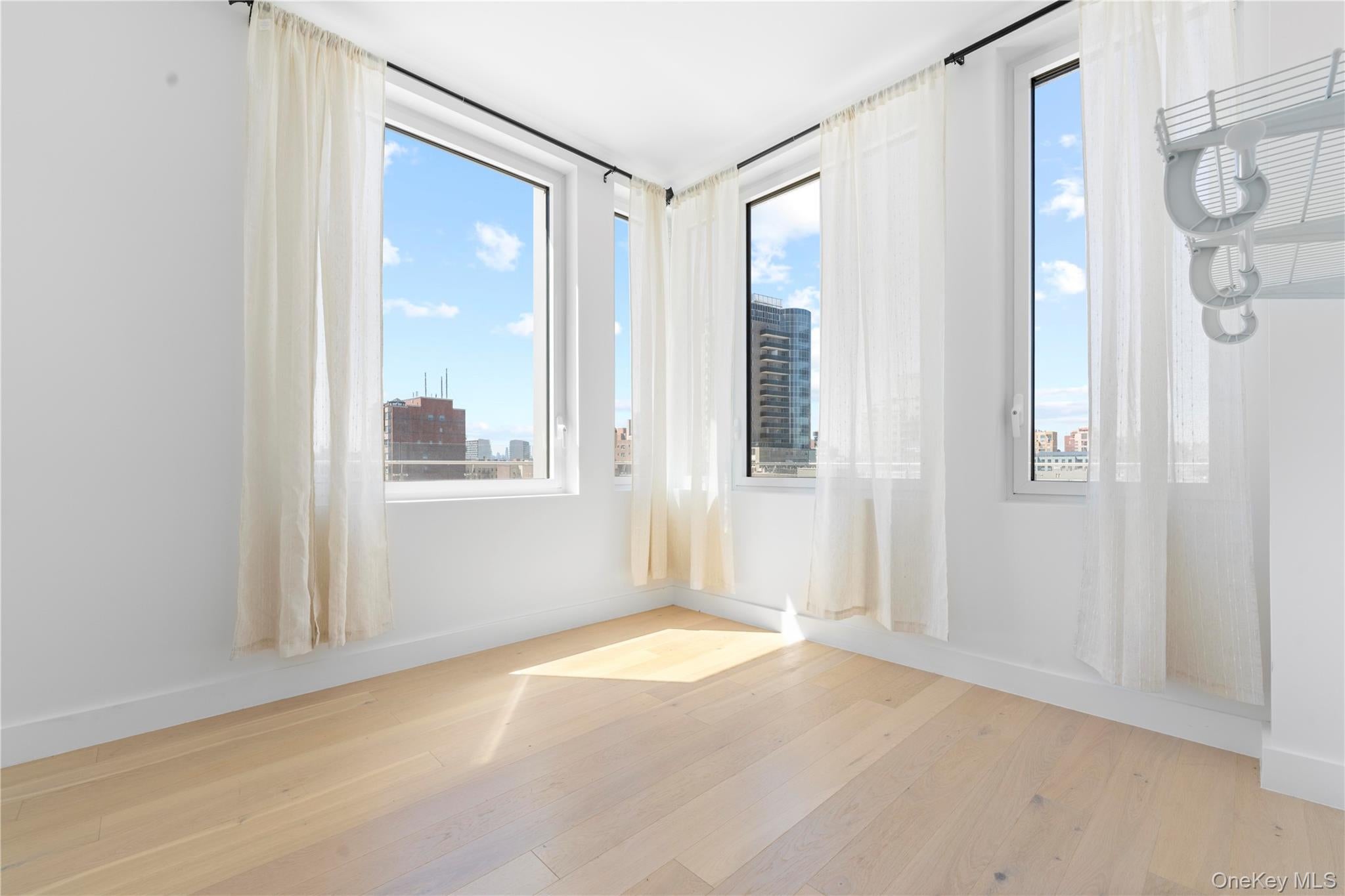136-18 Maple Avenue 5F — photo