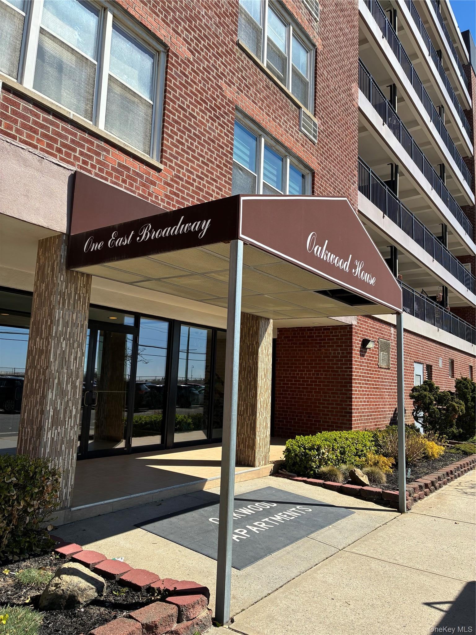 1 E Broadway 7B — photo