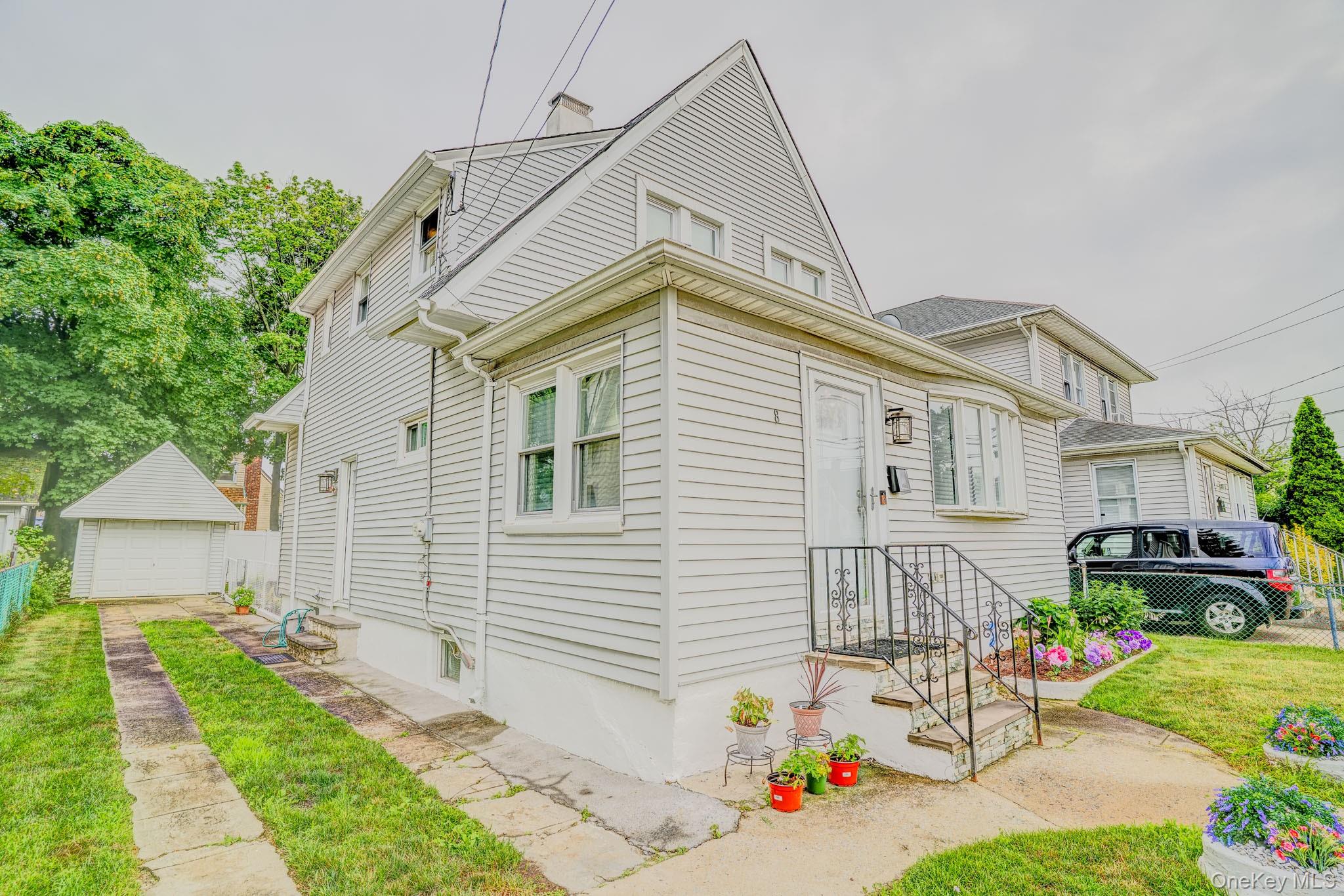 8 Frazier Street — photo
