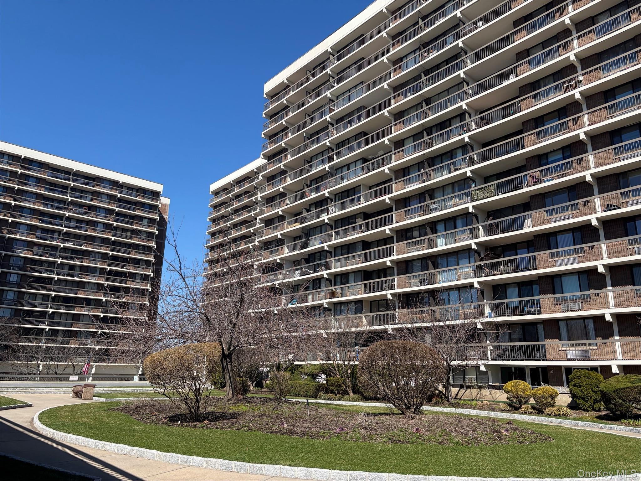 152-18 Union Turnpike 209P — photo
