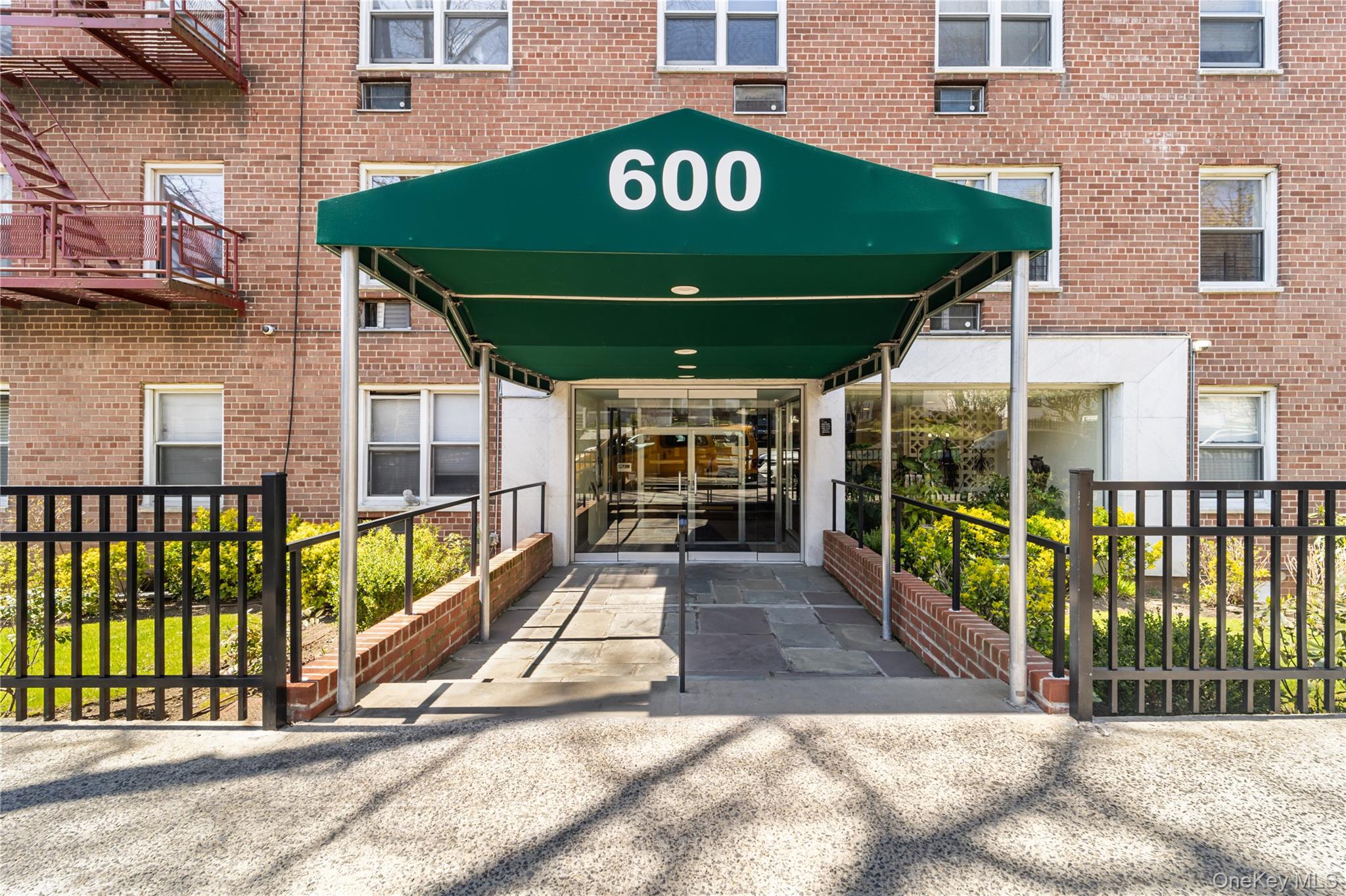 600 Locust Street 3G — photo