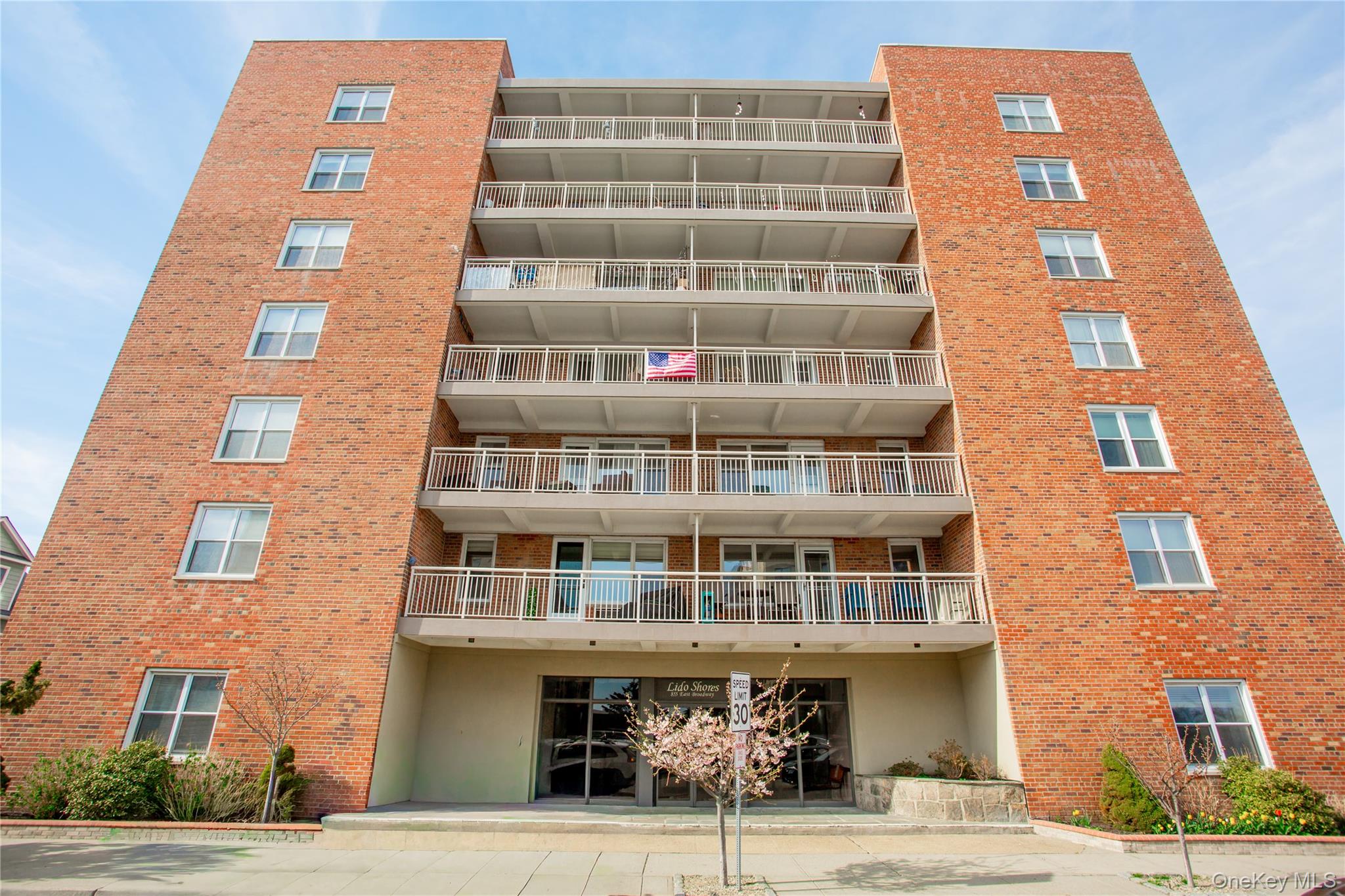 855 E Broadway 6H — photo