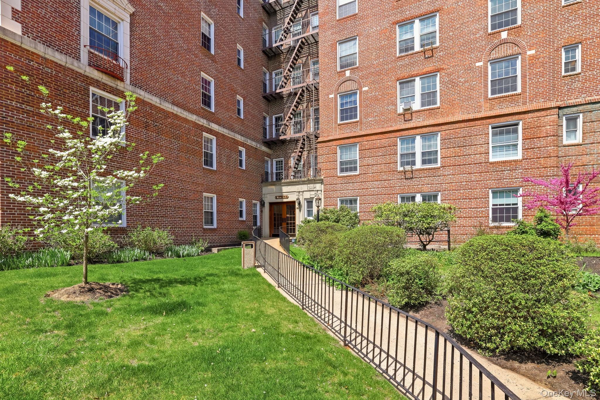 300 S Broadway 3D — photo