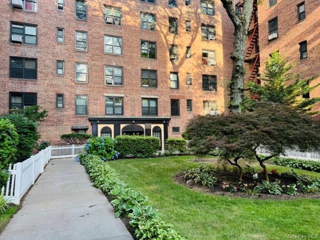83-20 98th Street 5D — photo