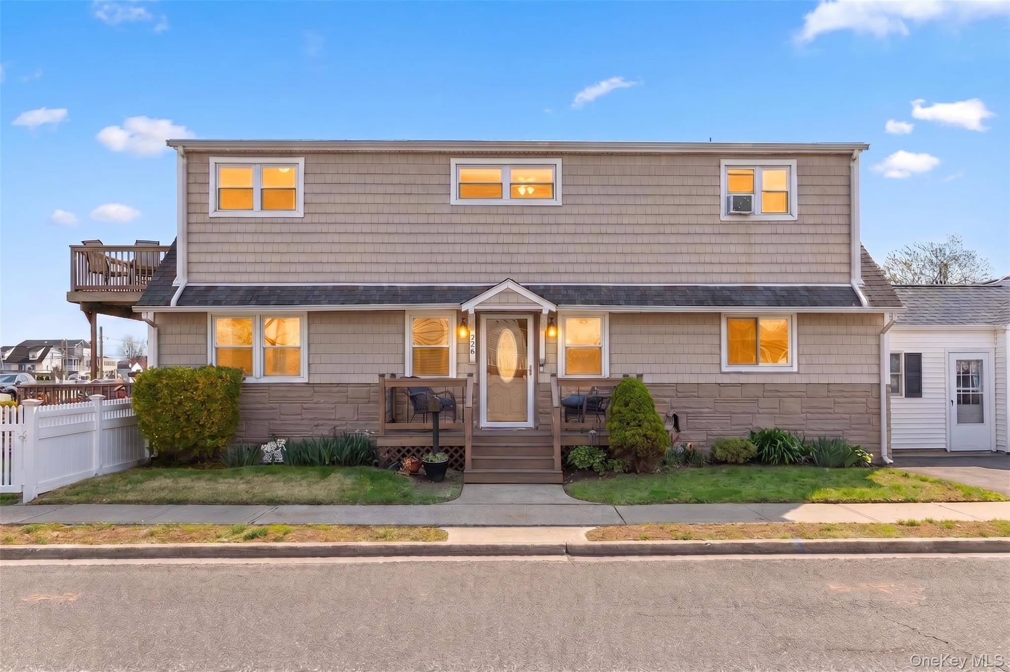 228 W Riviera Drive — photo