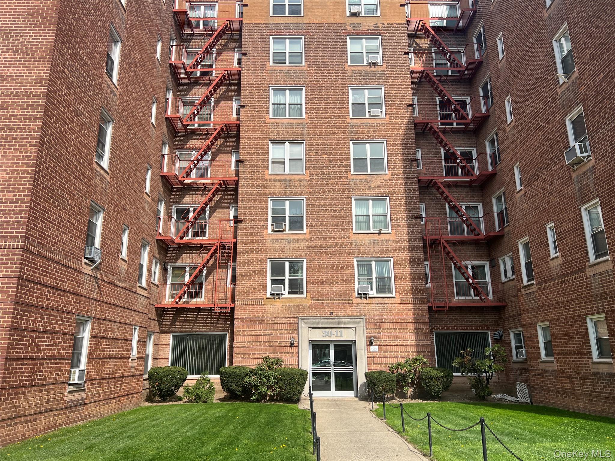 3011 Parsons Boulevard 7N — photo