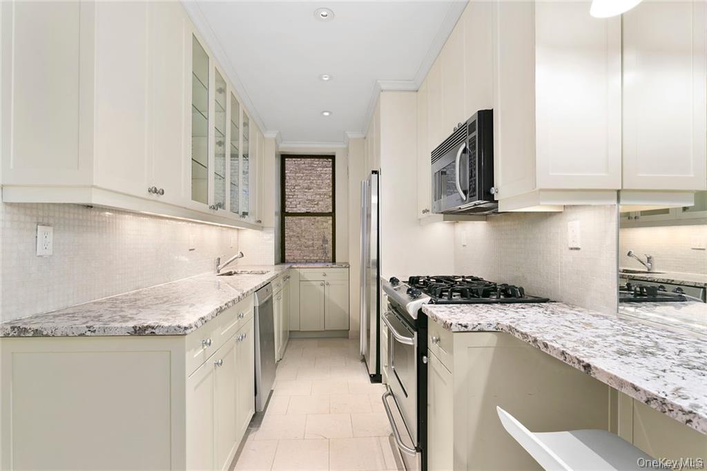 595 W End Avenue 3D — photo