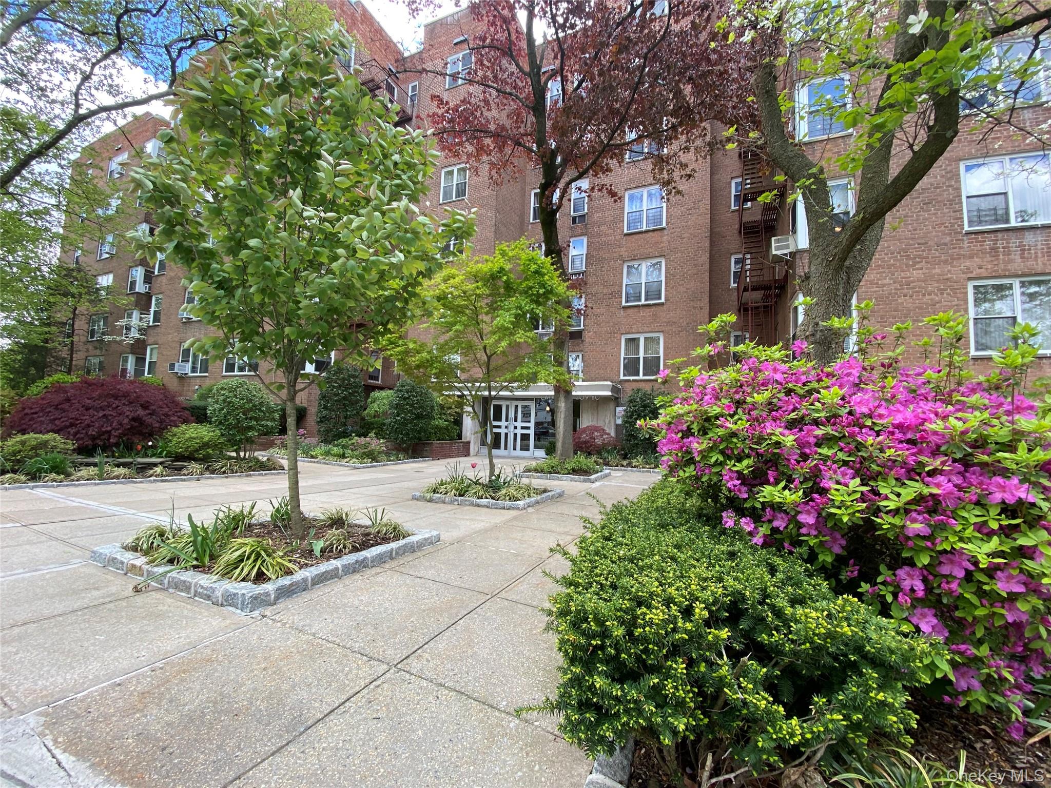 209-80 18th Avenue 2G — photo