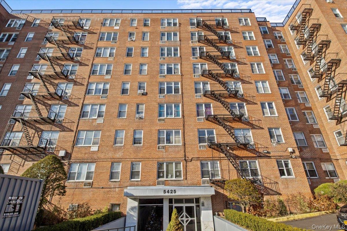 5425 Valles Avenue 2M — photo