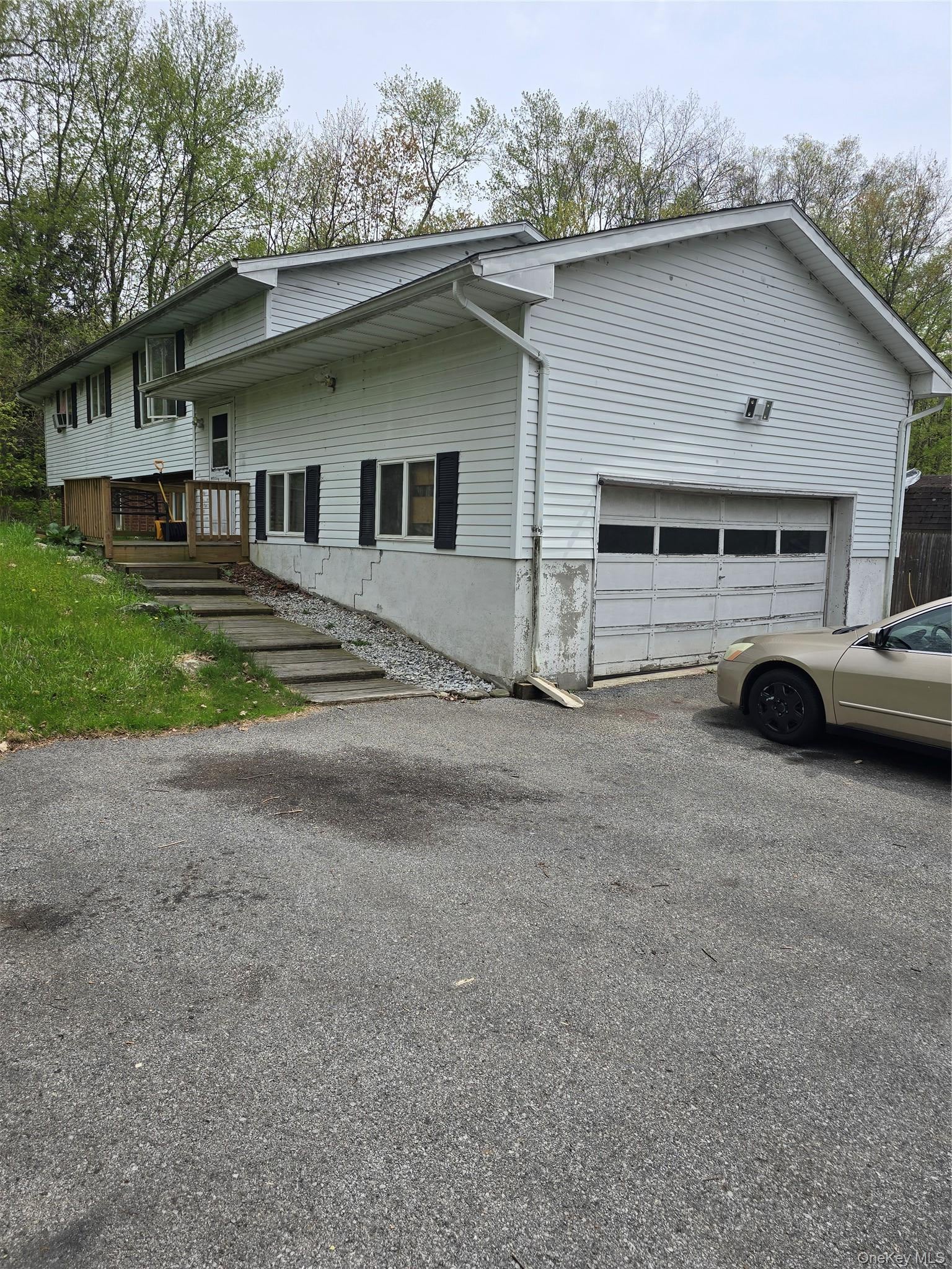 128 Crum Elbow Road — photo