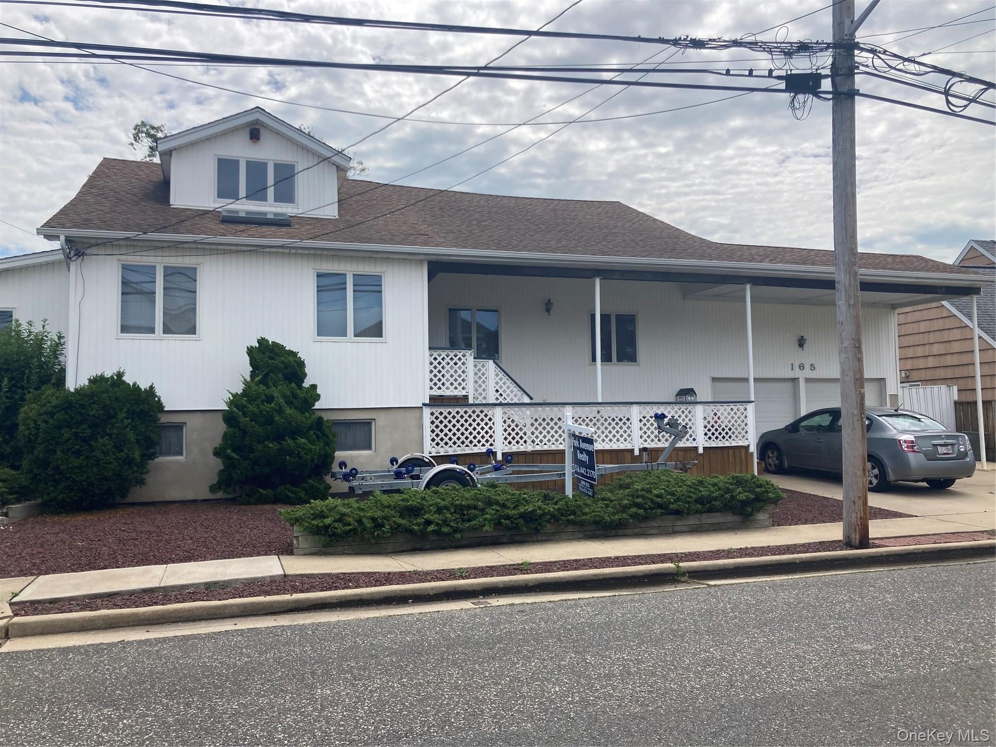 165 Gordon Place — photo