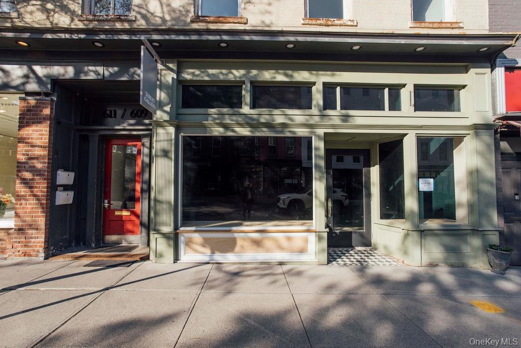 609 Warren Street Ground Floor — photo