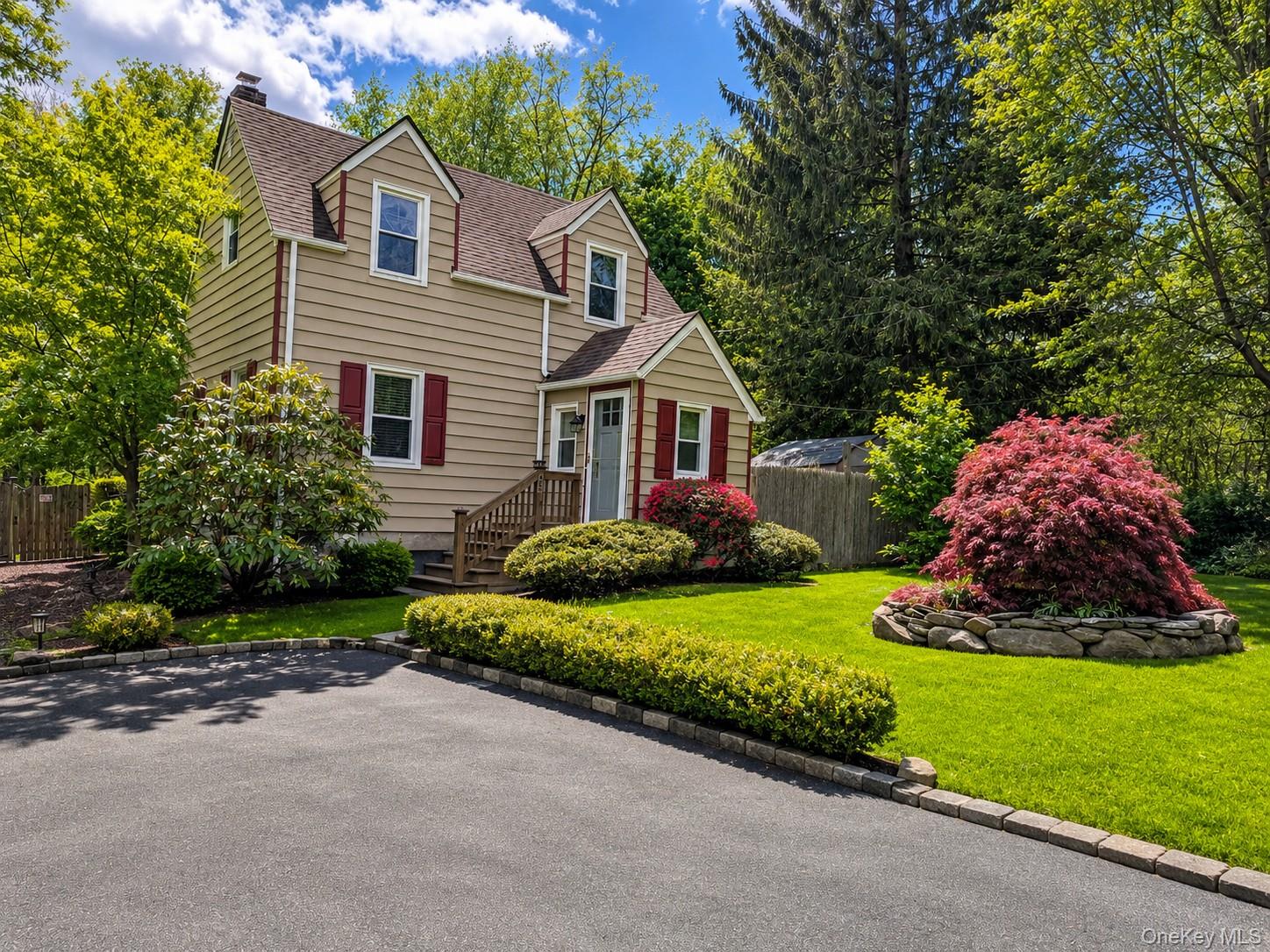 468 W Clarkstown Road — photo