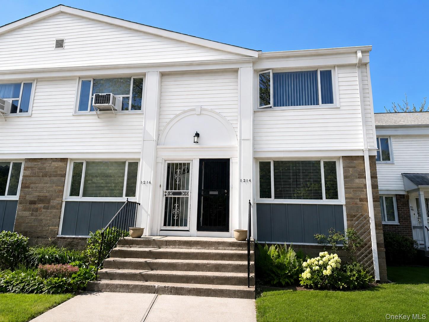 12-14 Bell Boulevard 109 — photo