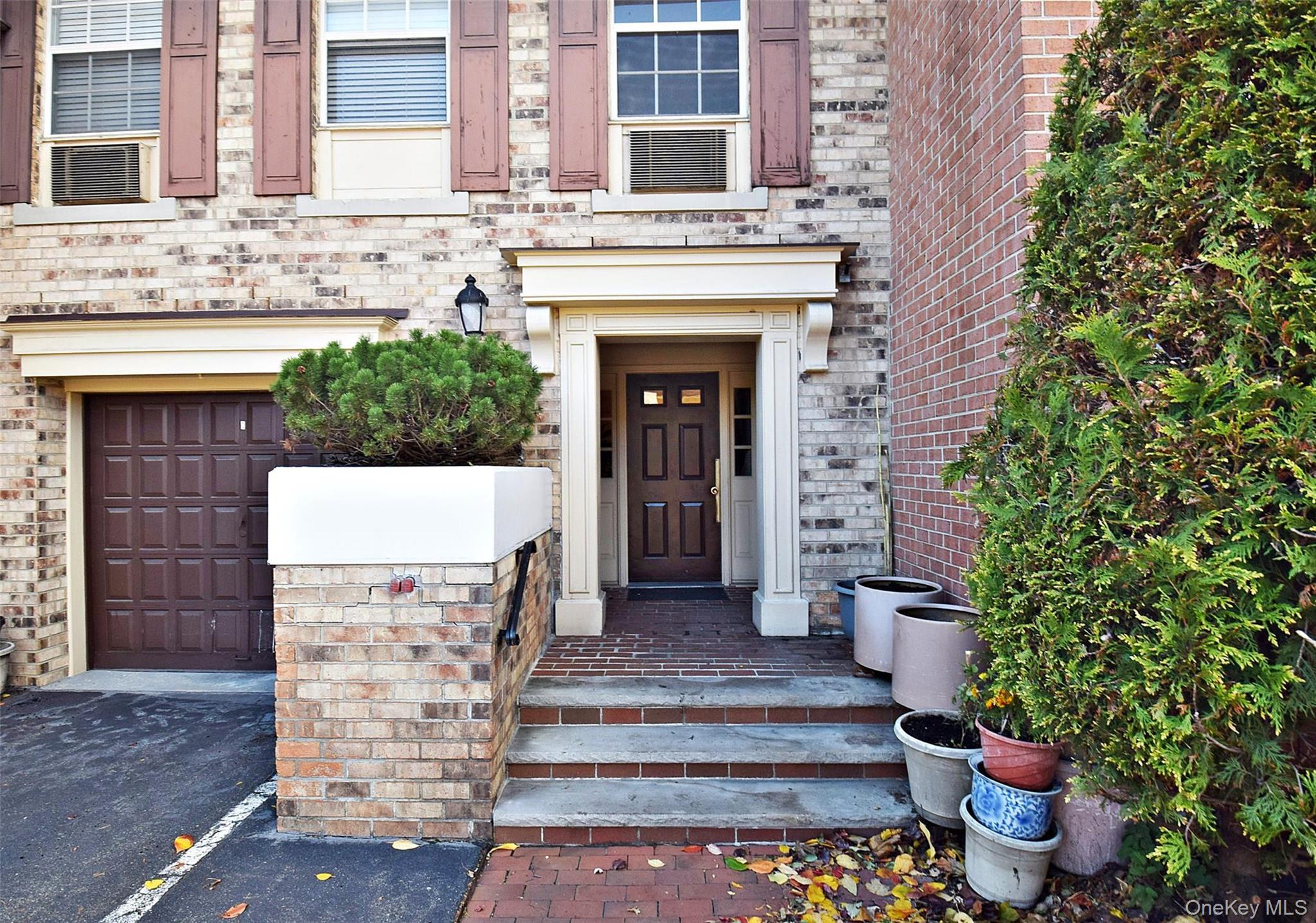 12-32 Diane Place 204 L — photo