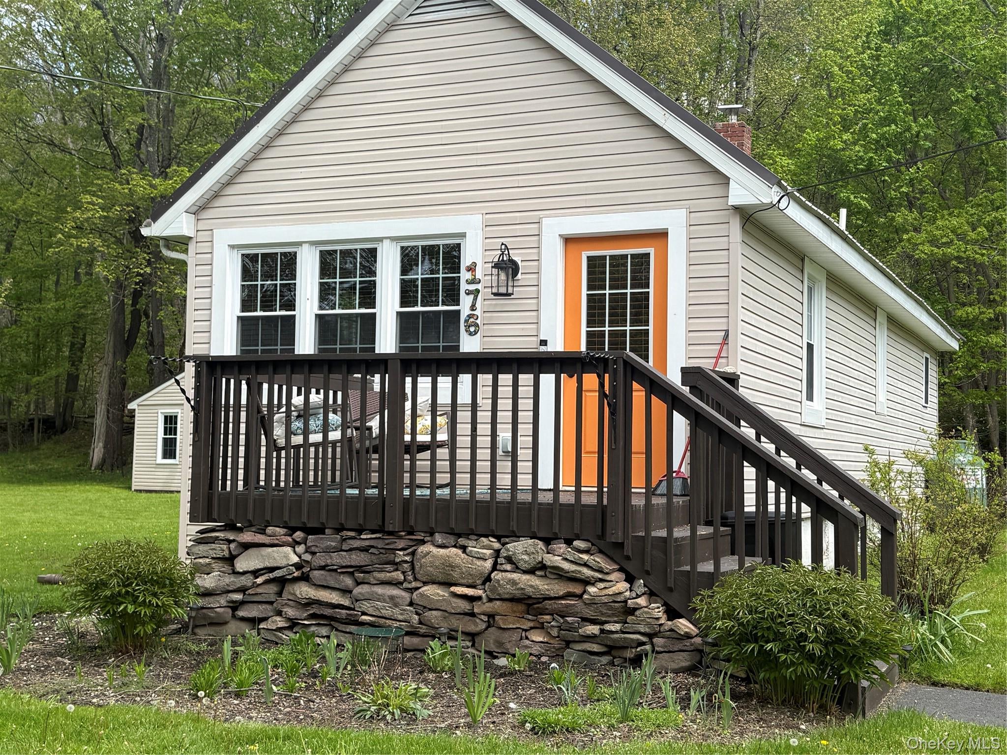 176 Mountaindale Main Street — photo