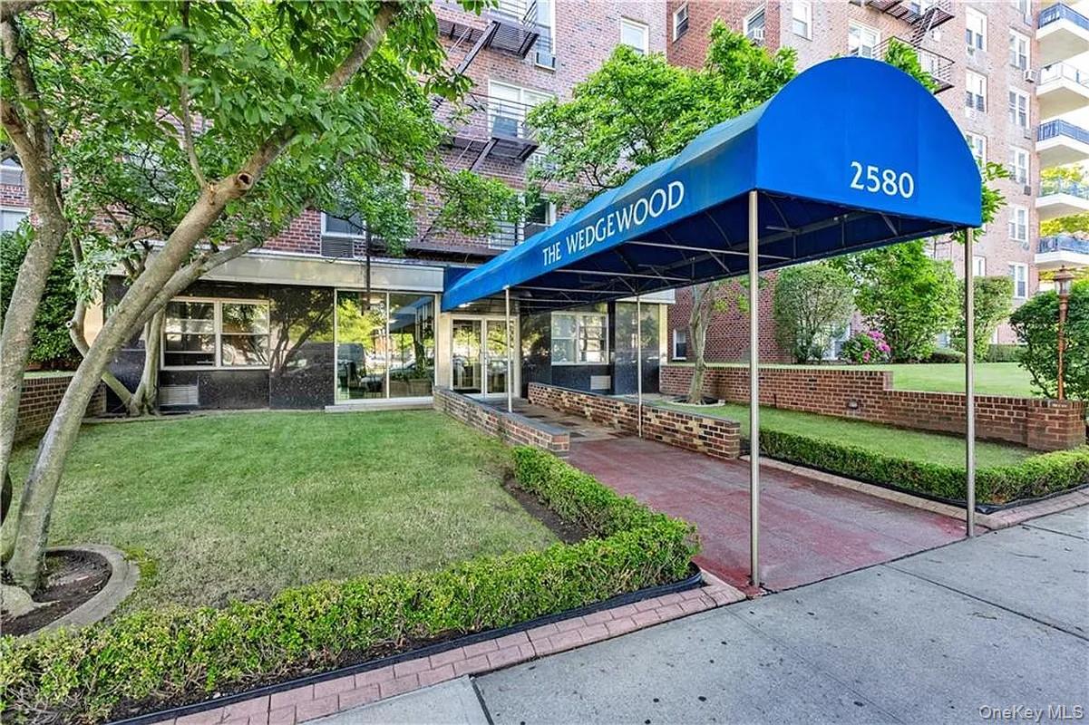 2580 Ocean Parkway 2K — photo