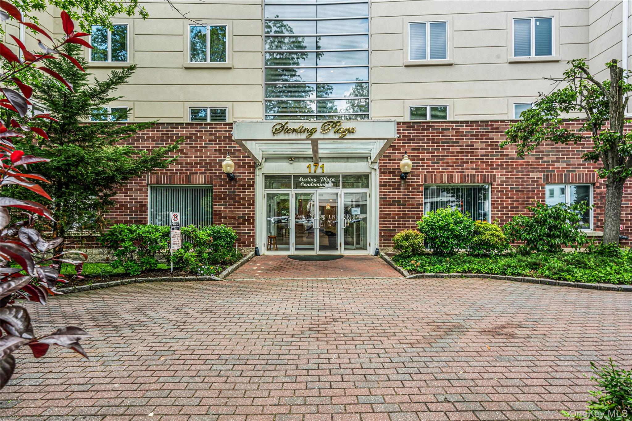 171 Great Neck Road 4R — photo