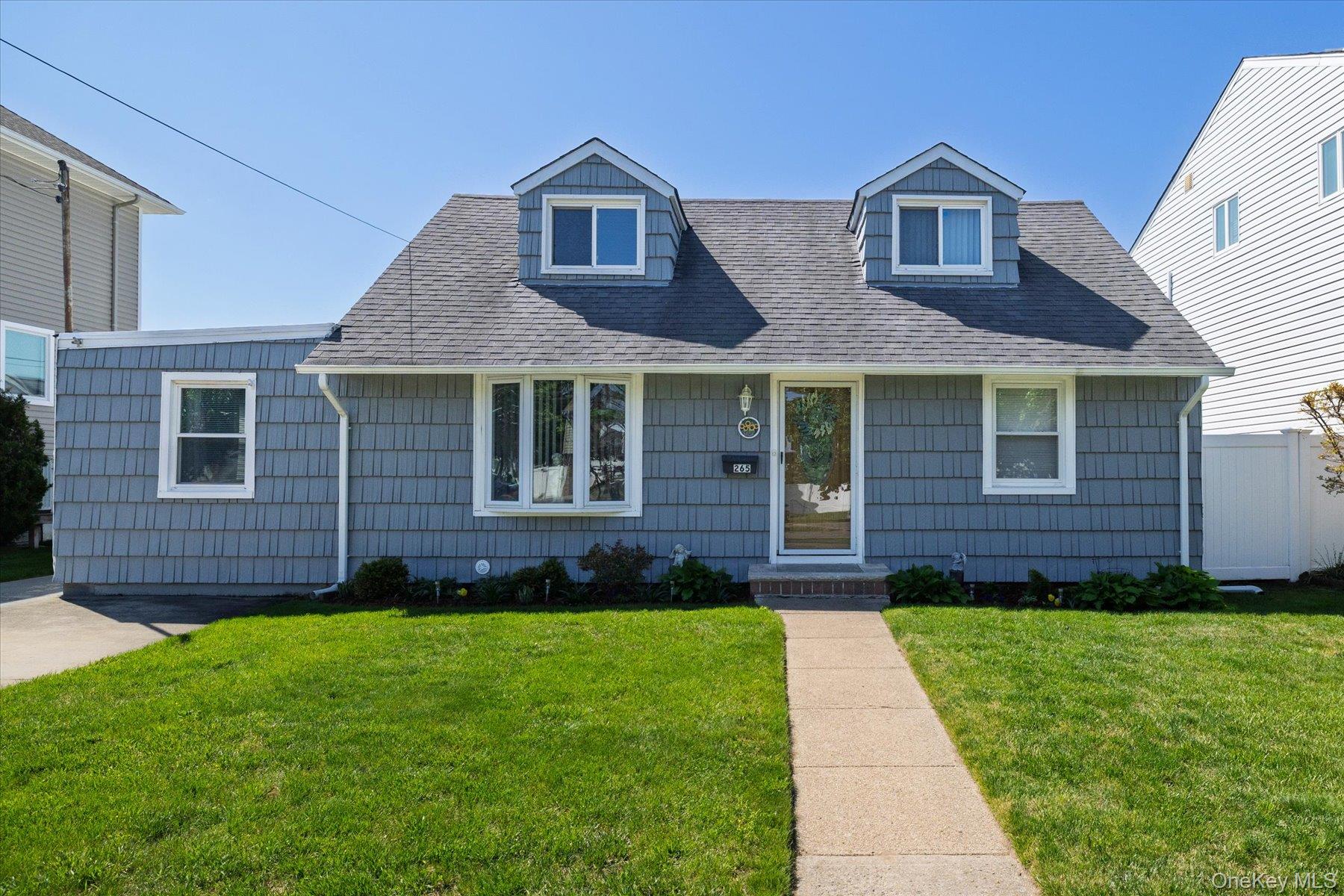 265 W Windsor Parkway — photo
