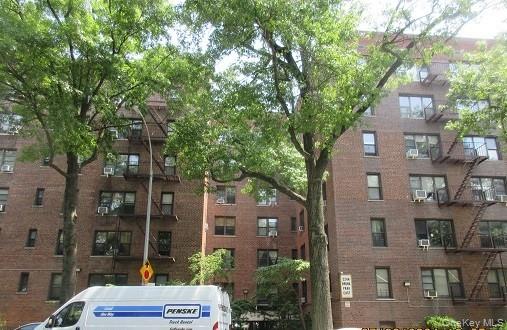 2244 Bronx Park E 6L — photo