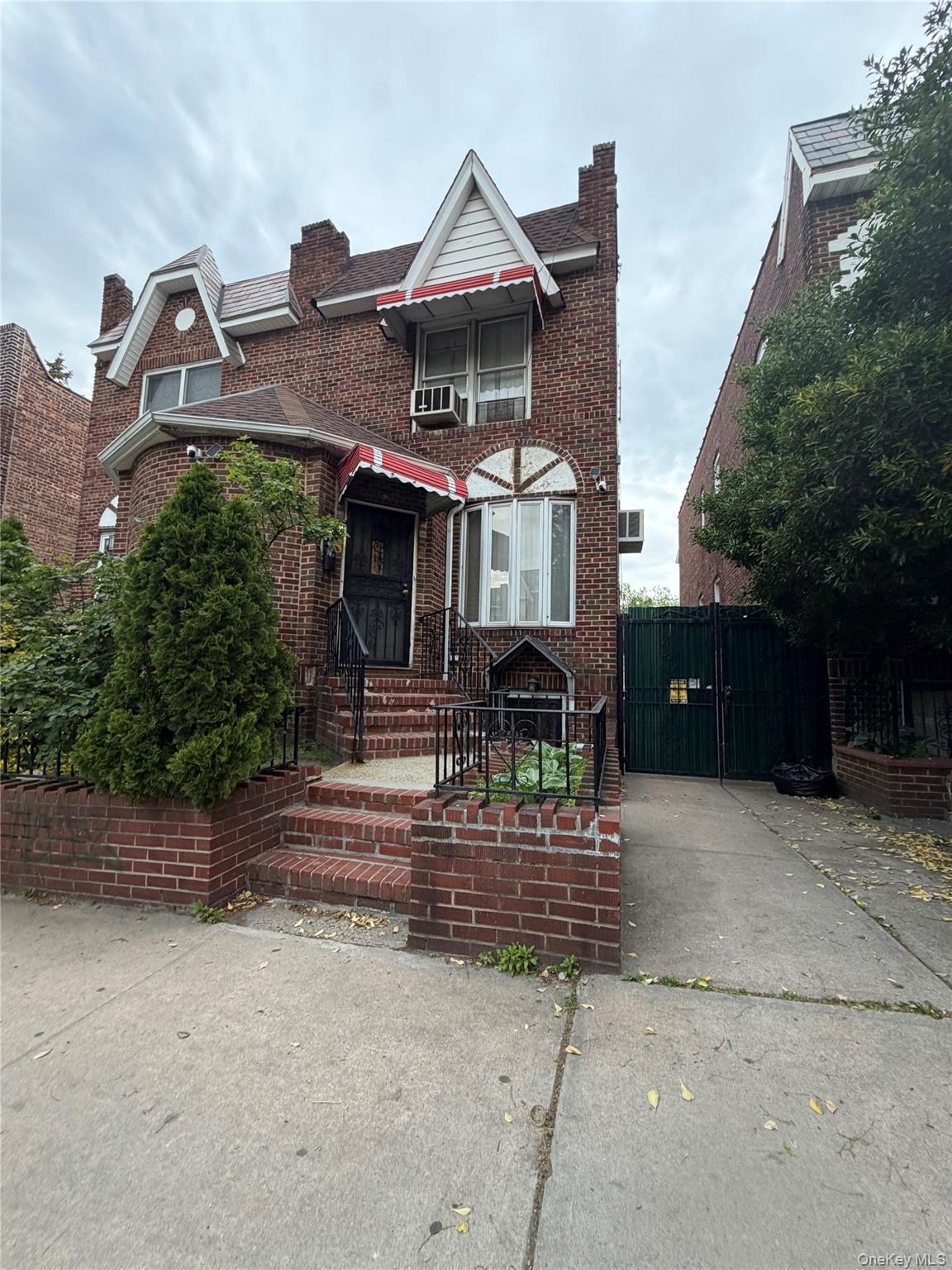 3007 84th Street — photo