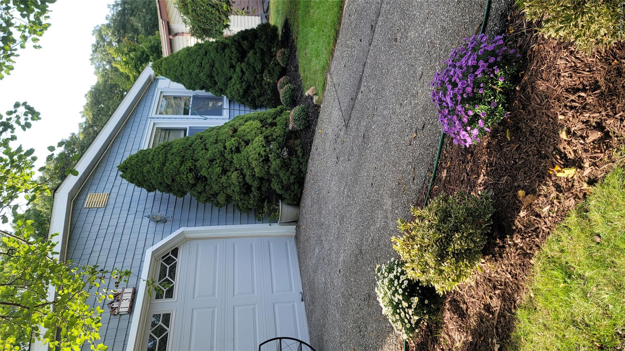 131 Village Circle W — photo