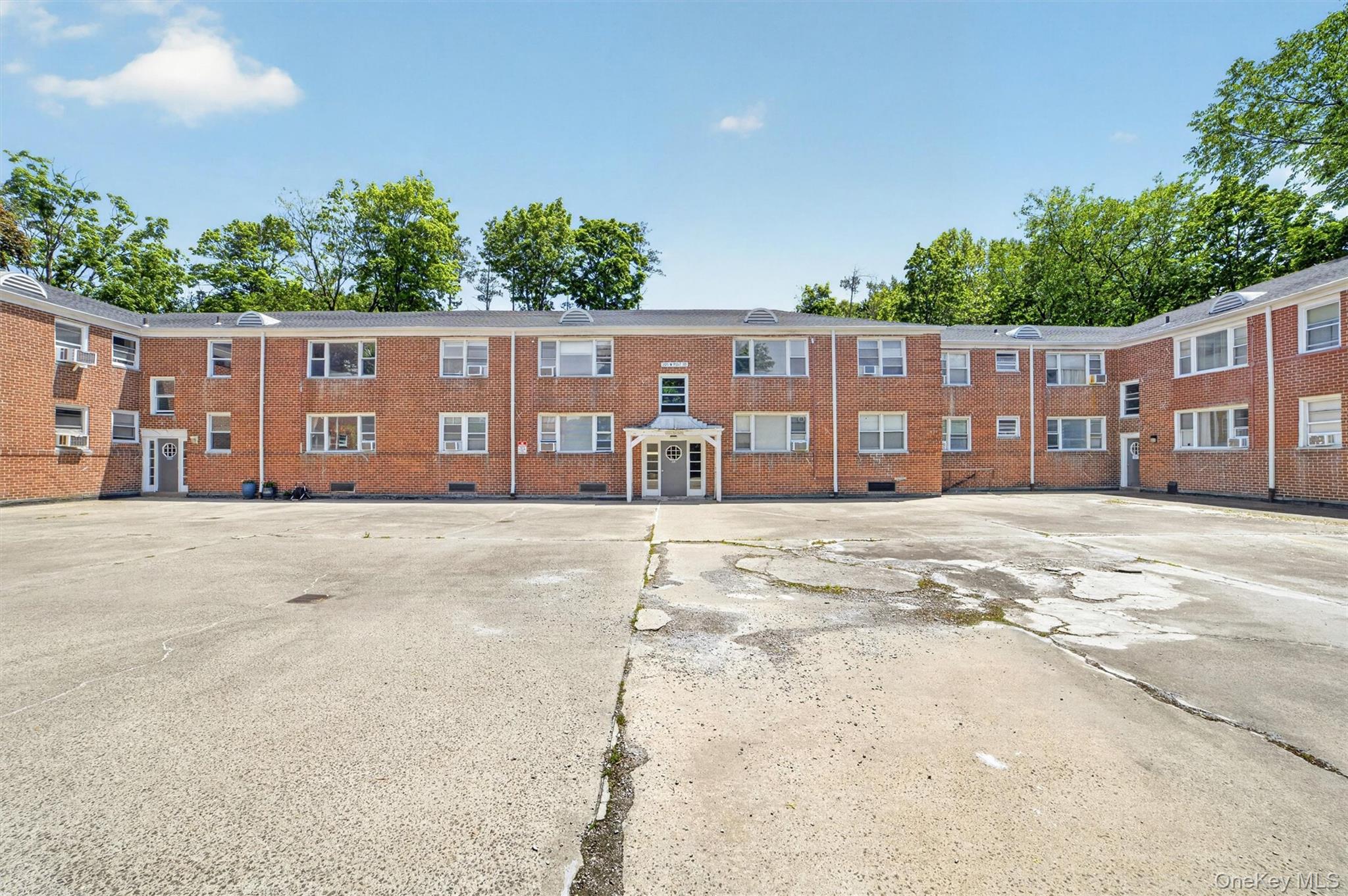 205 W Post Road E-1-O — photo