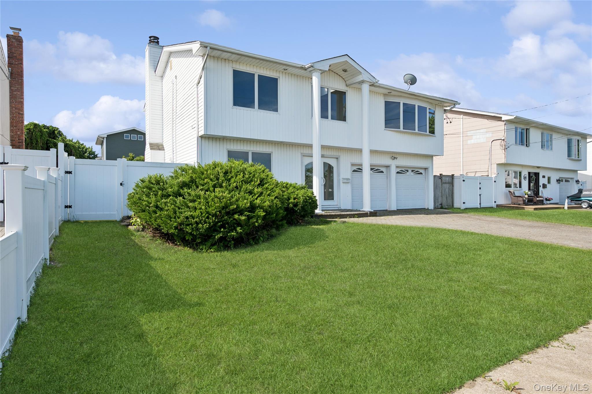 2625 Riverside Drive — photo