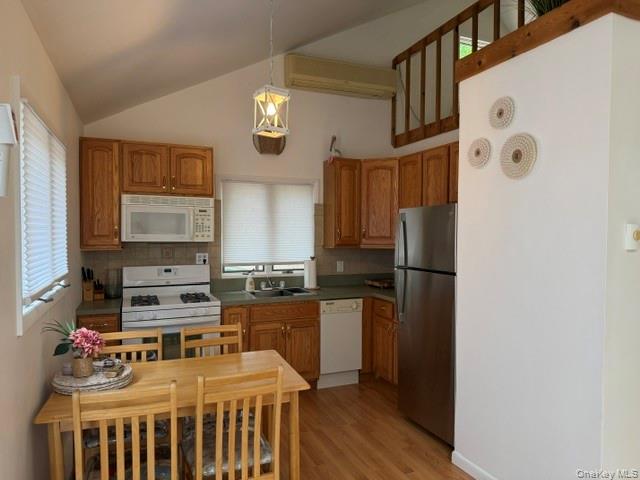 126 Lynn Avenue 7 — photo