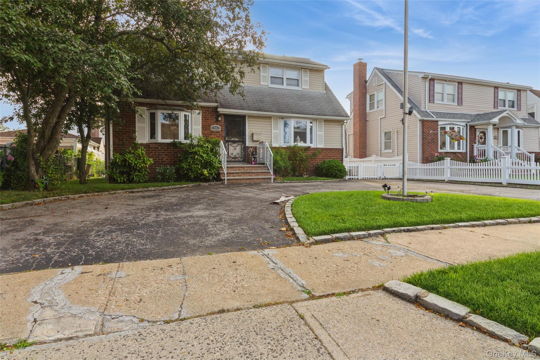 91 Grant Drive E — photo