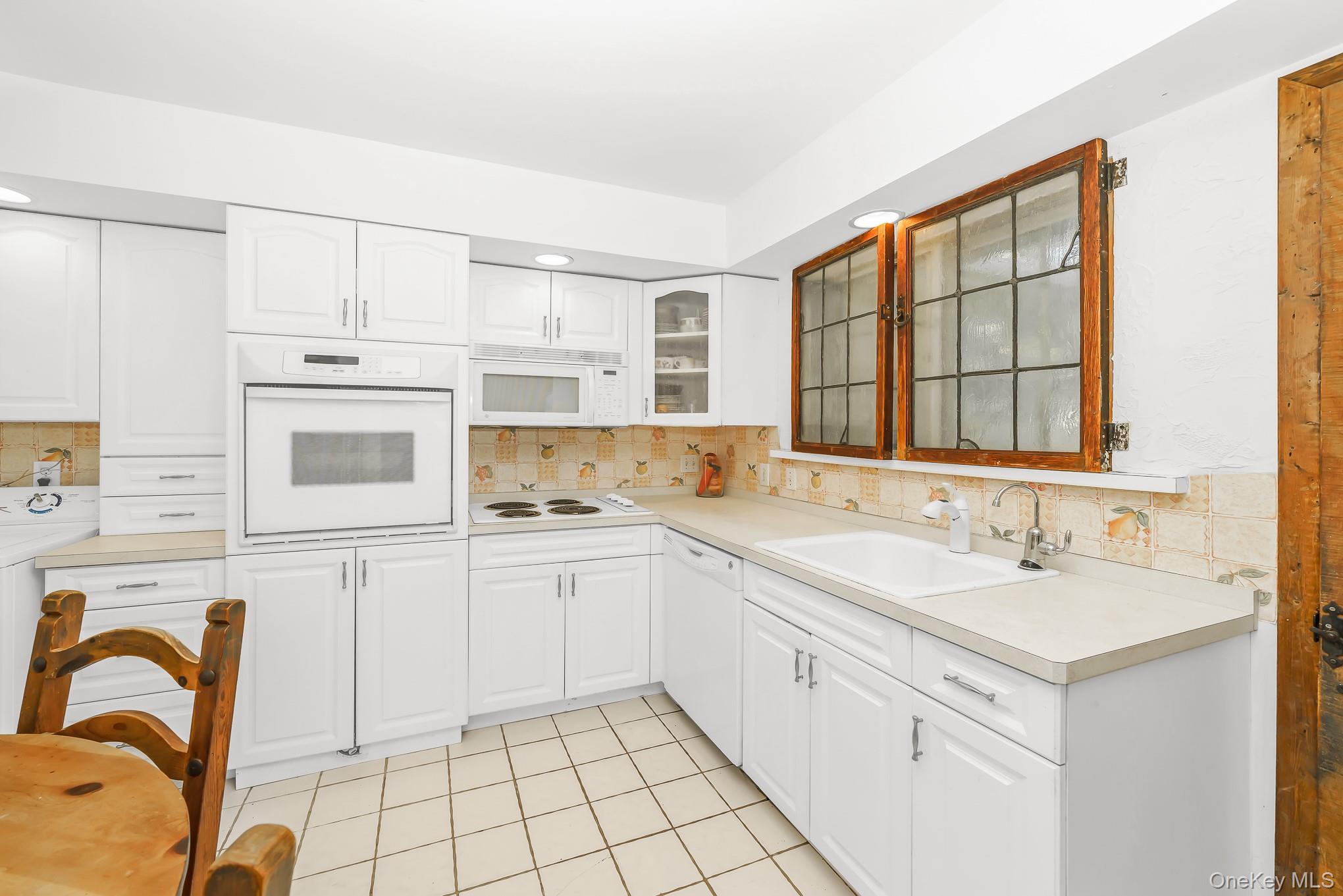 10 Rye Place, Smithtown, NY 11725 — photo 3